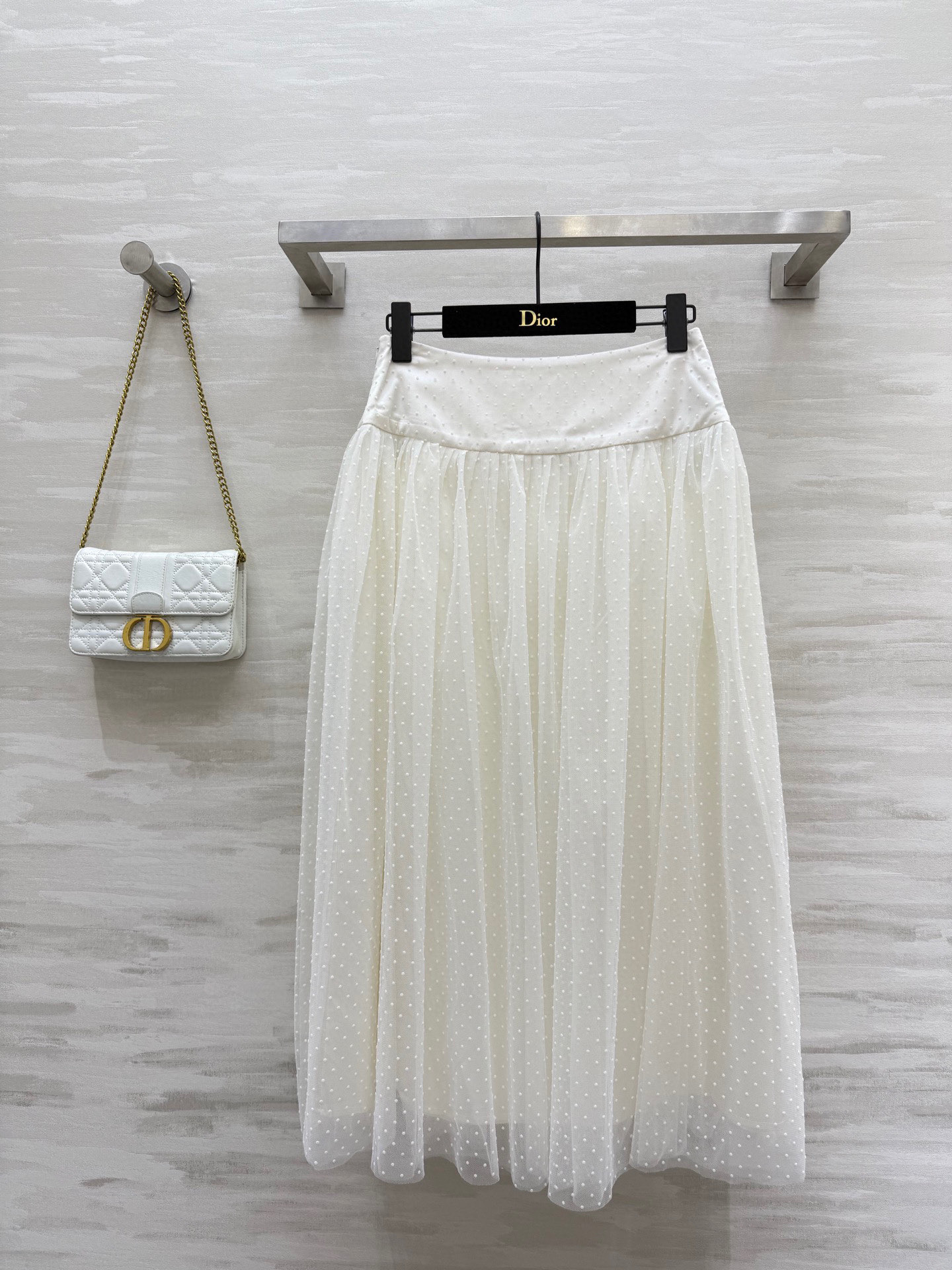 NO:474621,#DIO new flocked polka dot mesh pleated skirt D family classic mesh skirt Super easy to match T-shirts and shirts all look good on the upper body Double-layer mesh fabric Flocked polka dots on the outside Natural fluffy skirt style High-quality customization Spot sizeS/M/L (size size 66, skirt length 84), Dior,dior, skirts,shirts,tees, t-shirt,alexander wang19860909#DIO新款植绒波点网纱百褶半裙 D家经典网纱半裙 超级好搭配 T恤衬衫上身都好看 双层网纱面料 外面植绒波点 上身自然蓬蓬裙型 高品质定制 现货首发sizeS/M/L（s码腰围66,裙长84）,,dior,dior,skirts,shirts,tees，t-shirt,alexander wang,Women's clothing