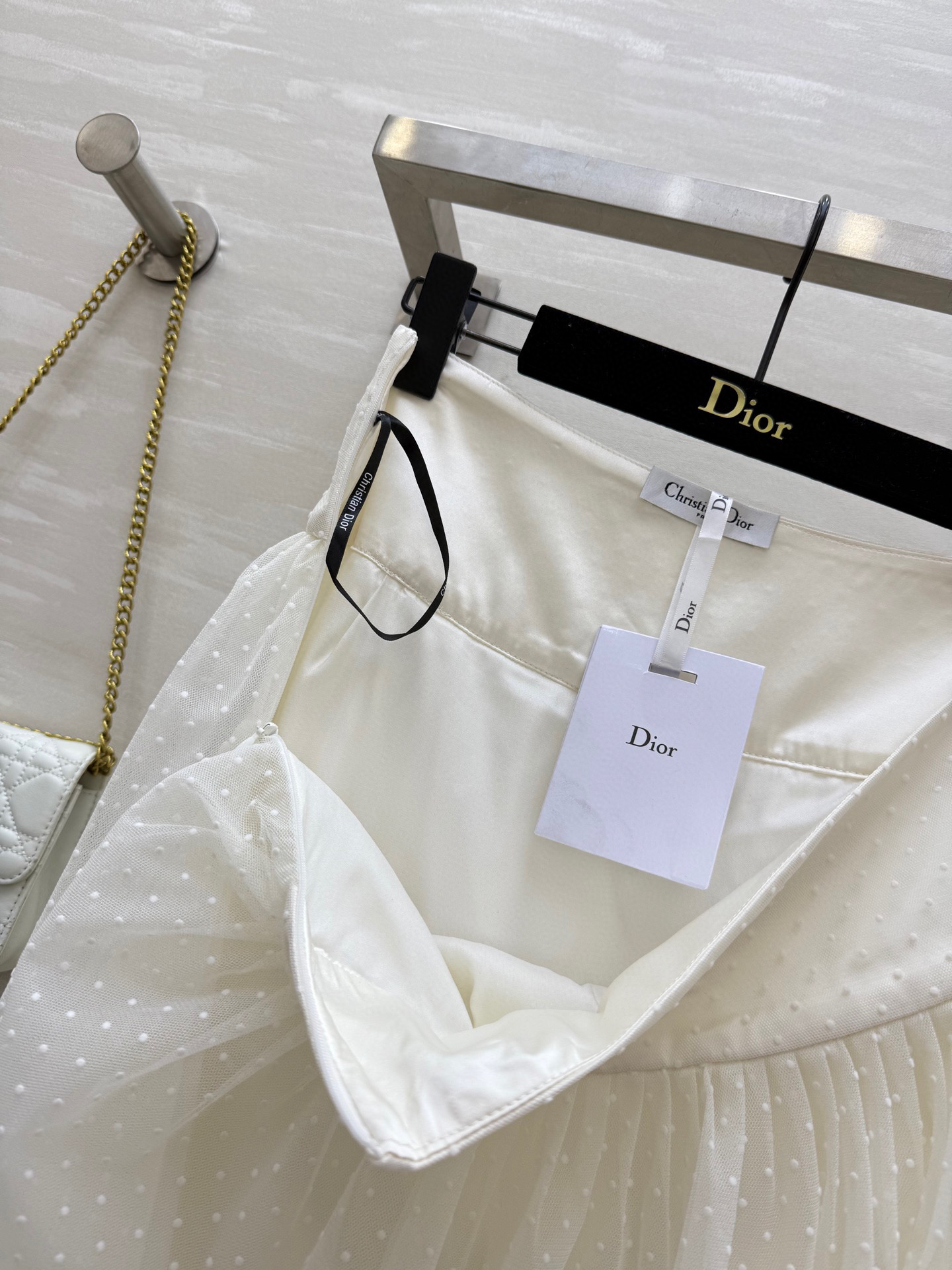 #DIO♡²⁵新款植绒波点网纱百褶半裙  D家经典网纱半裙 超级好搭配 T恤衬衫上身都好看 双层网纱面料