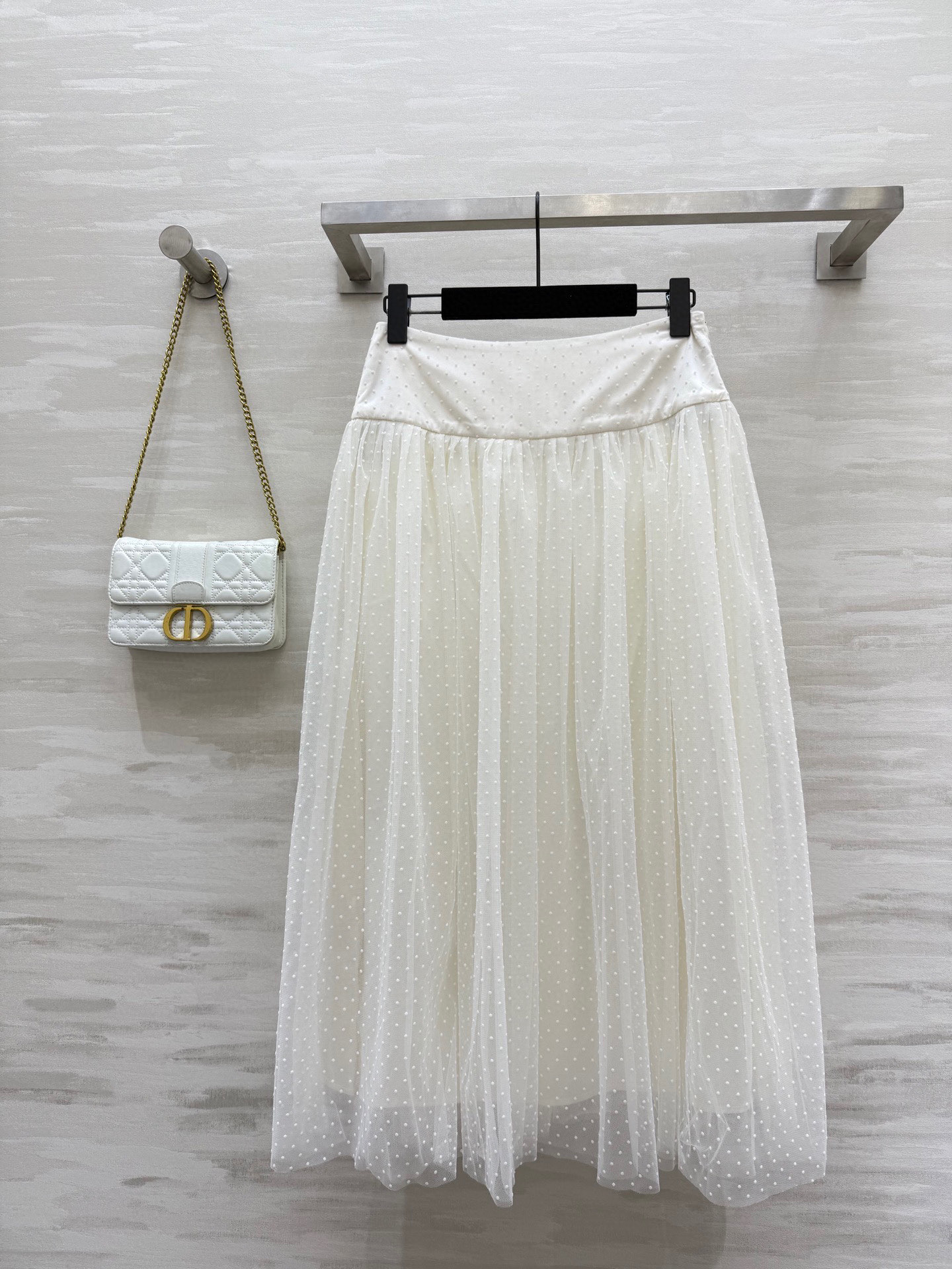 #DIO♡²⁵新款植绒波点网纱百褶半裙  D家经典网纱半裙 超级好搭配 T恤衬衫上身都好看 双层网纱面料