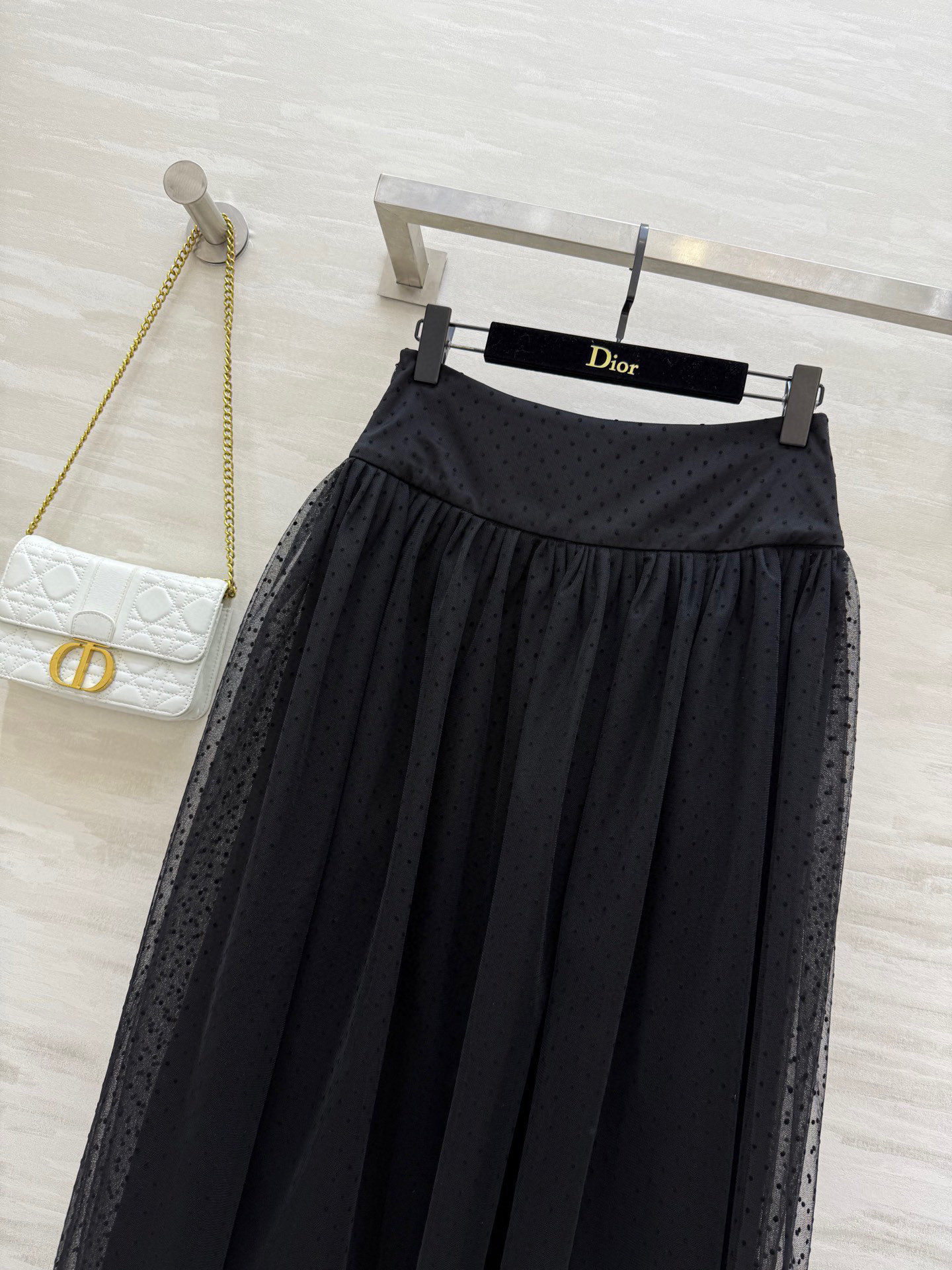 #DIO♡²⁵新款植绒波点网纱百褶半裙  D家经典网纱半裙 超级好搭配 T恤衬衫上身都好看 双层网纱面料