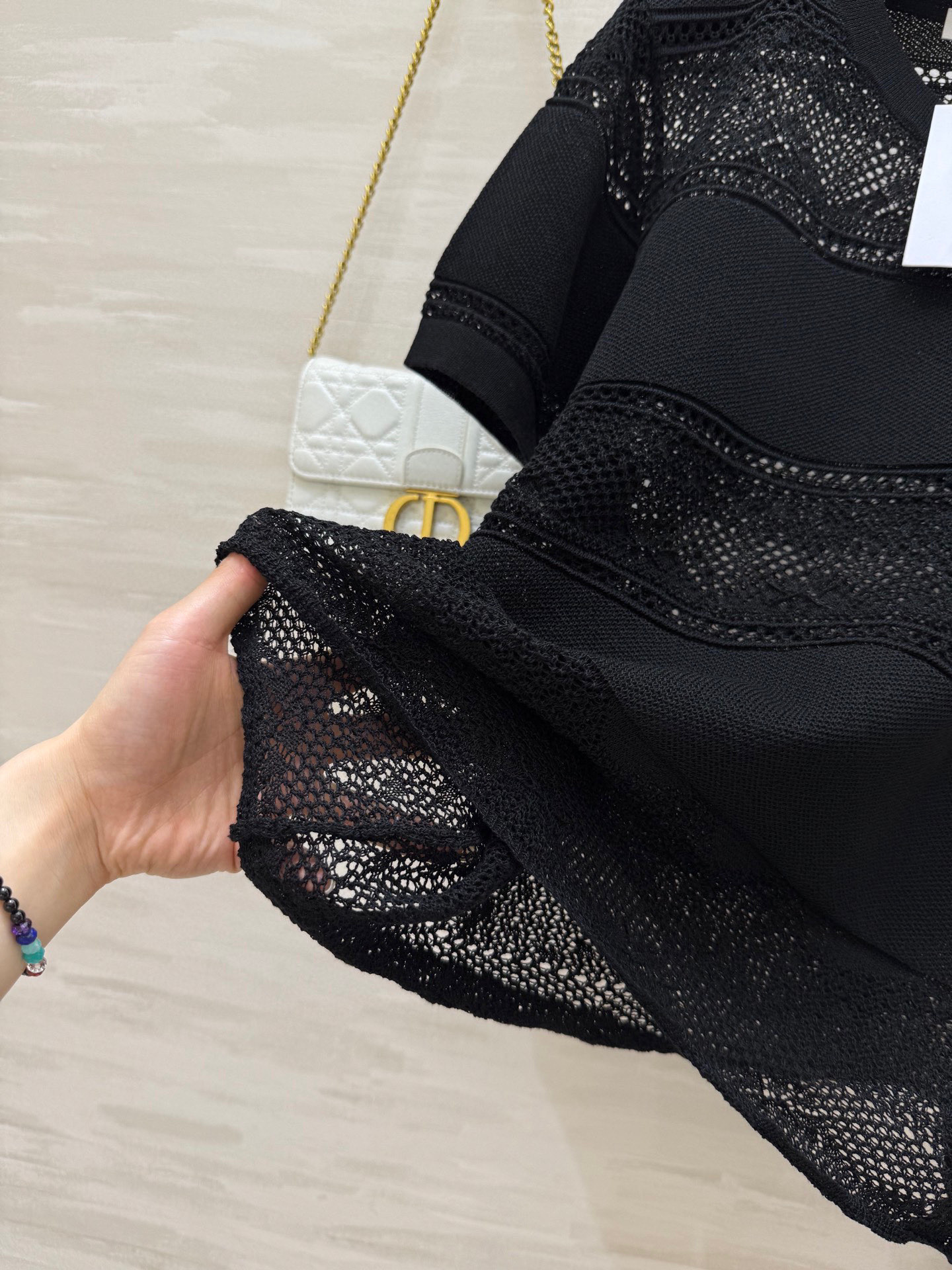 #DIO♡²⁵针织🧶套装裙 圆领设计经典大方修饰颈部线条 短袖款式搭配精致镂空花纹 若隐若现间透出性感与