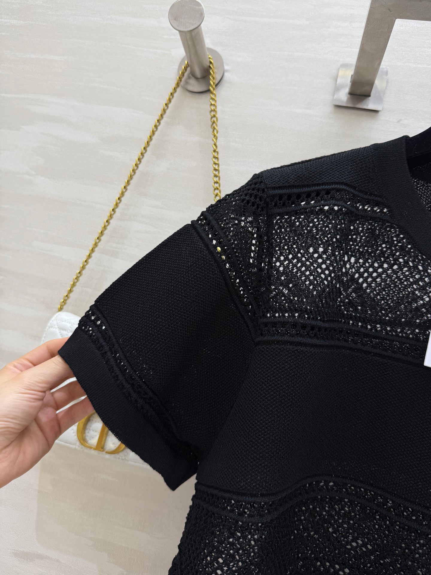 #DIO♡²⁵针织🧶套装裙 圆领设计经典大方修饰颈部线条 短袖款式搭配精致镂空花纹 若隐若现间透出性感与