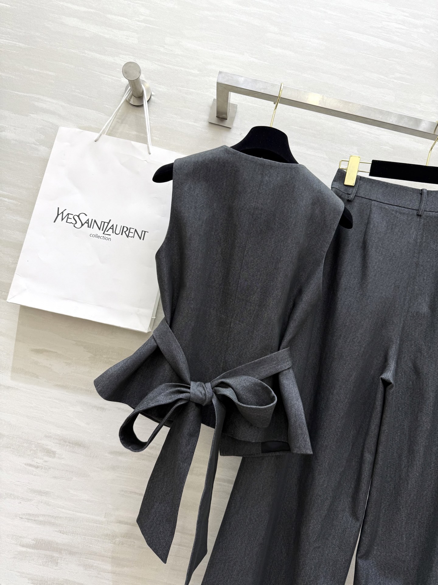 #ysl²⁵秋冬新款 天丝棉马甲套装 腰部绑带收腰显瘦 定制天丝棉质地亲肤舒适 立体剪裁版型超级大气高级