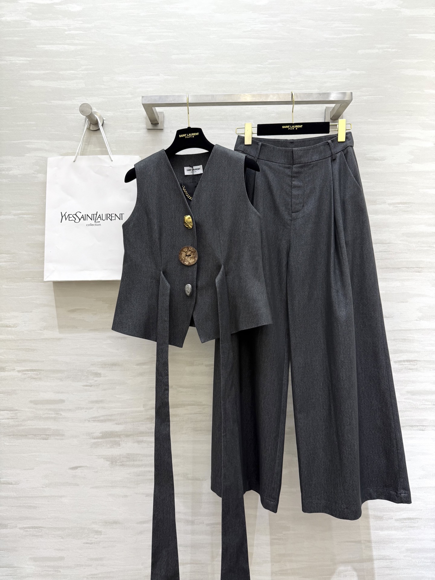 #ysl²⁵秋冬新款 天丝棉马甲套装 腰部绑带收腰显瘦 定制天丝棉质地亲肤舒适 立体剪裁版型超级大气高级