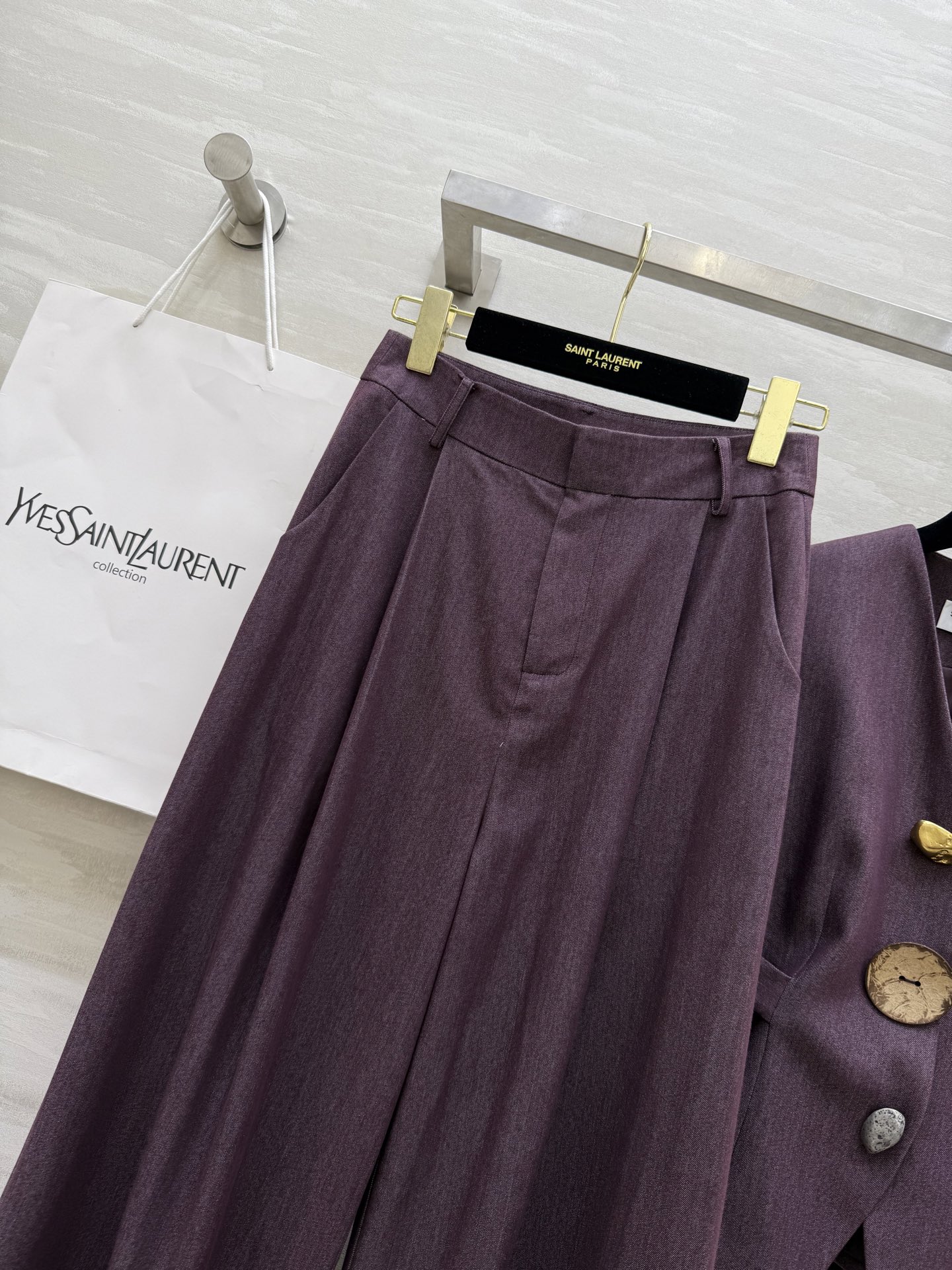 ￼ #ysl²⁵秋冬新款 天丝棉马甲套装 腰部绑带收腰显瘦 定制天丝棉质地亲肤舒适 立体剪裁版型超级大气