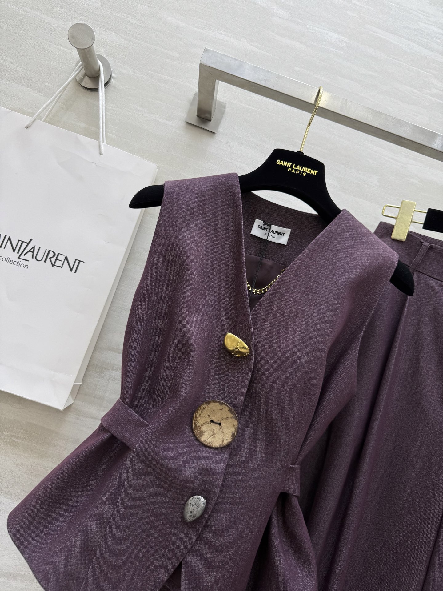 ￼ #ysl²⁵秋冬新款 天丝棉马甲套装 腰部绑带收腰显瘦 定制天丝棉质地亲肤舒适 立体剪裁版型超级大气