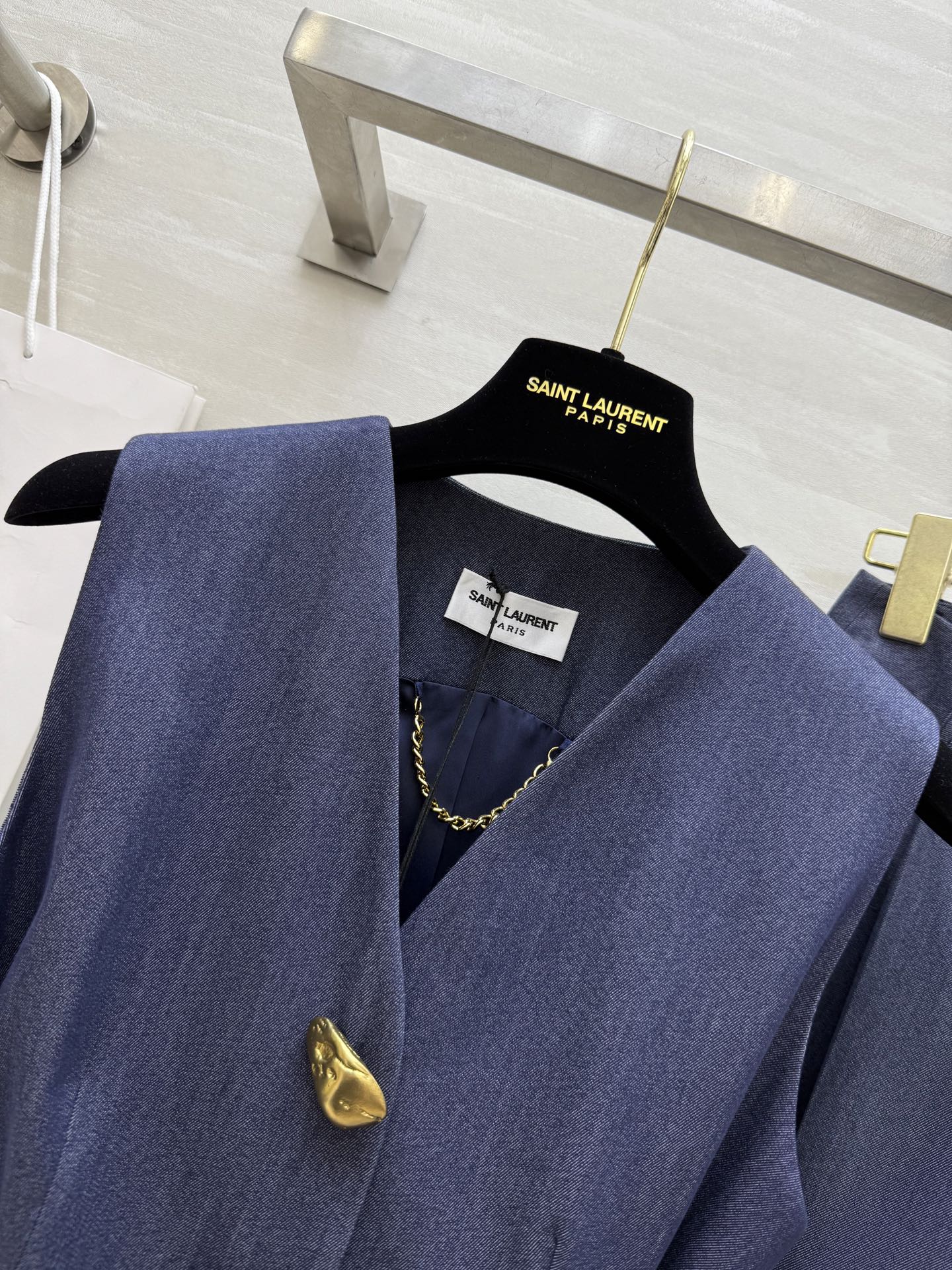 ￼ #ysl²⁵秋冬新款 天丝棉马甲套装 腰部绑带收腰显瘦 定制天丝棉质地亲肤舒适 立体剪裁版型超级大气