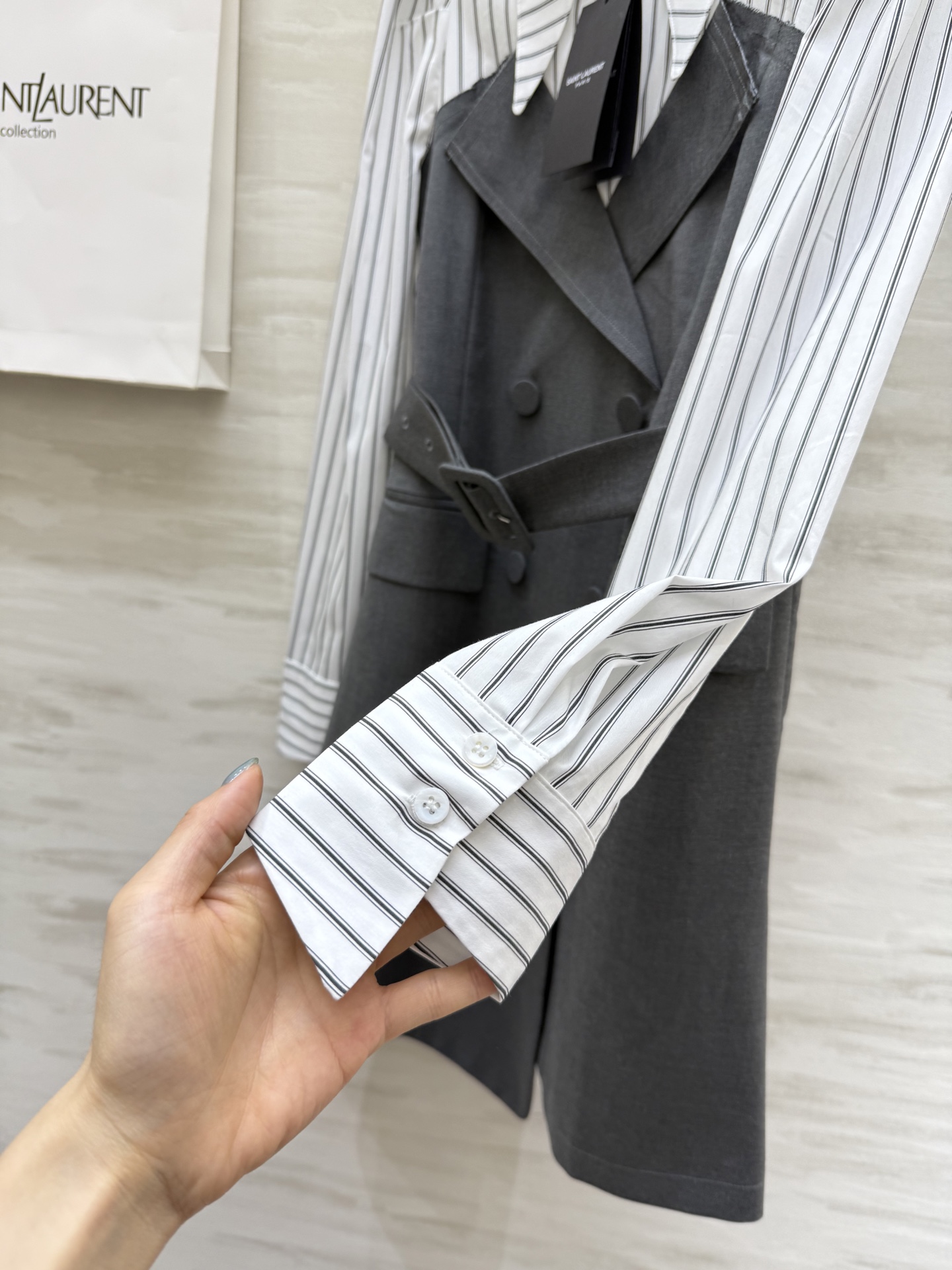 #ysl²⁵秋冬新款 假两件衬衣拼接西装长袖连衣裙 腰部腰带收腰显瘦 立体剪裁版型无敌好穿 高品质定制 