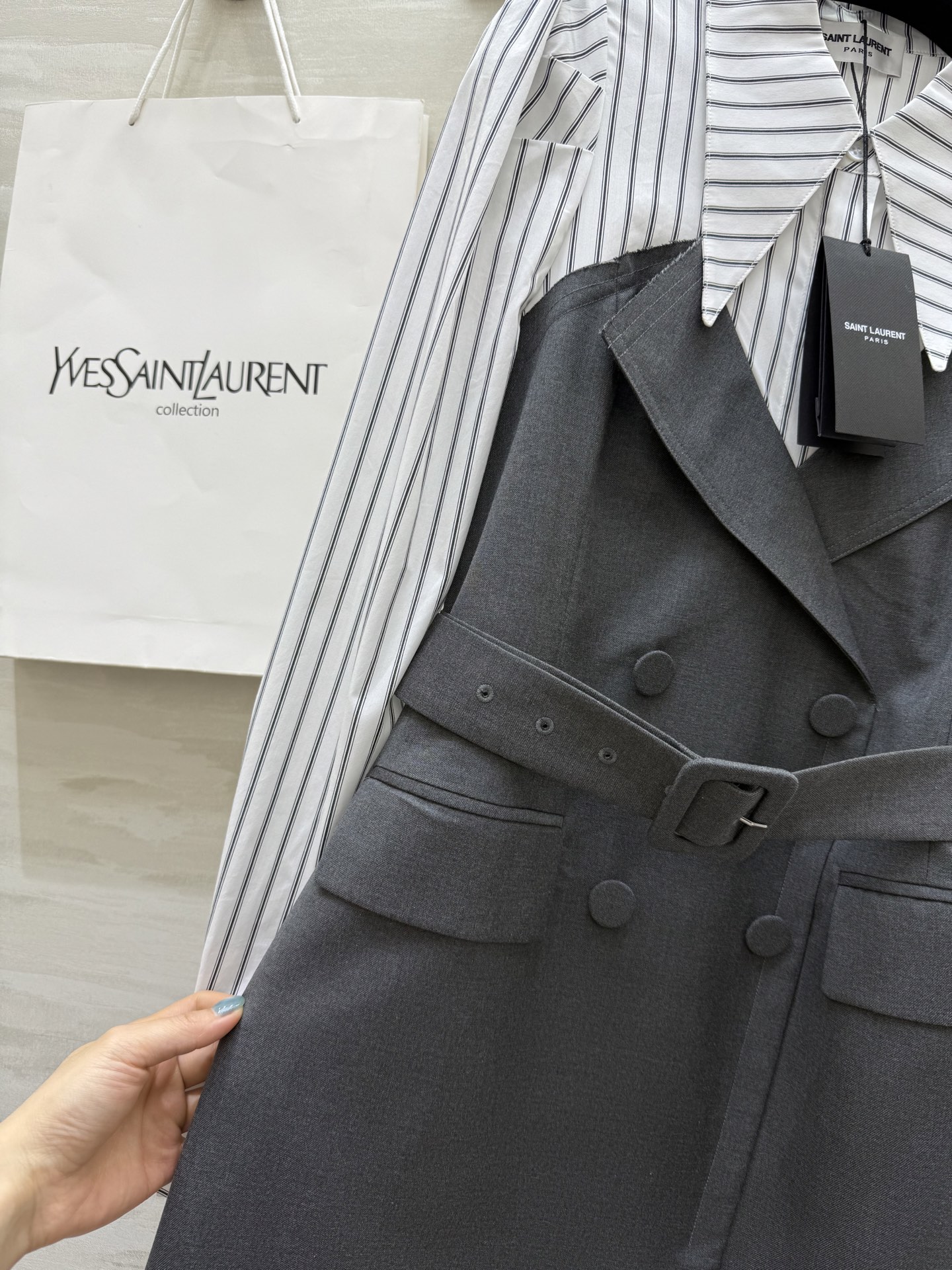 #ysl²⁵秋冬新款 假两件衬衣拼接西装长袖连衣裙 腰部腰带收腰显瘦 立体剪裁版型无敌好穿 高品质定制 