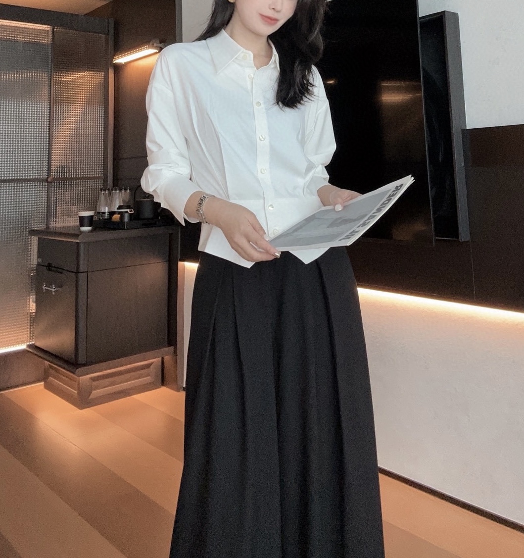 #ysl²⁵早秋新款 大女主衬衫|温柔外壳力量内核🖇 ᯓ这件衬衫有着温柔的底色 穿上身却莫名有种迸发的力