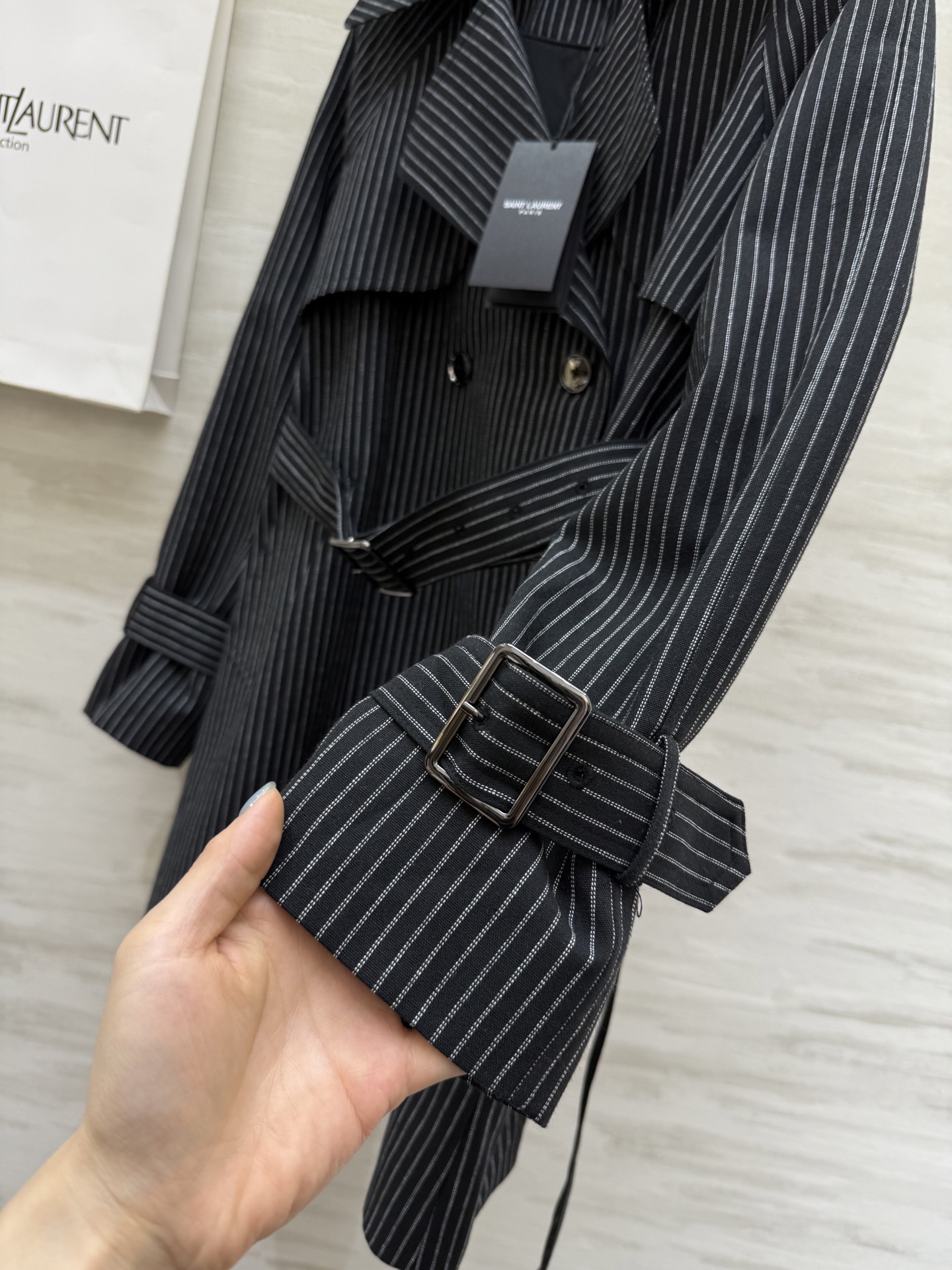 #ysl²⁵秋冬新款 翻领条纹风衣外套 轻松解锁高级大女主穿搭 高品质定制 现货首发size：S/M/L