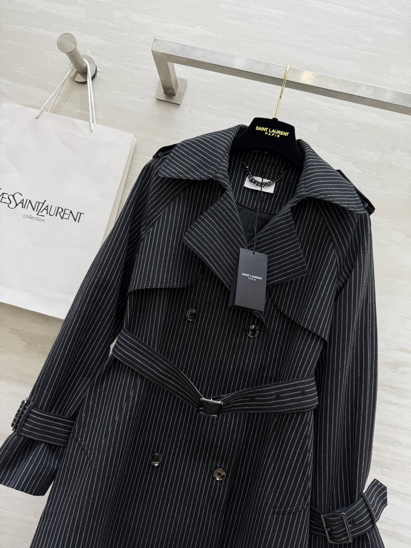 #ysl²⁵秋冬新款 翻领条纹风衣外套 轻松解锁高级大女主穿搭 高品质定制 现货首发size：S/M/L