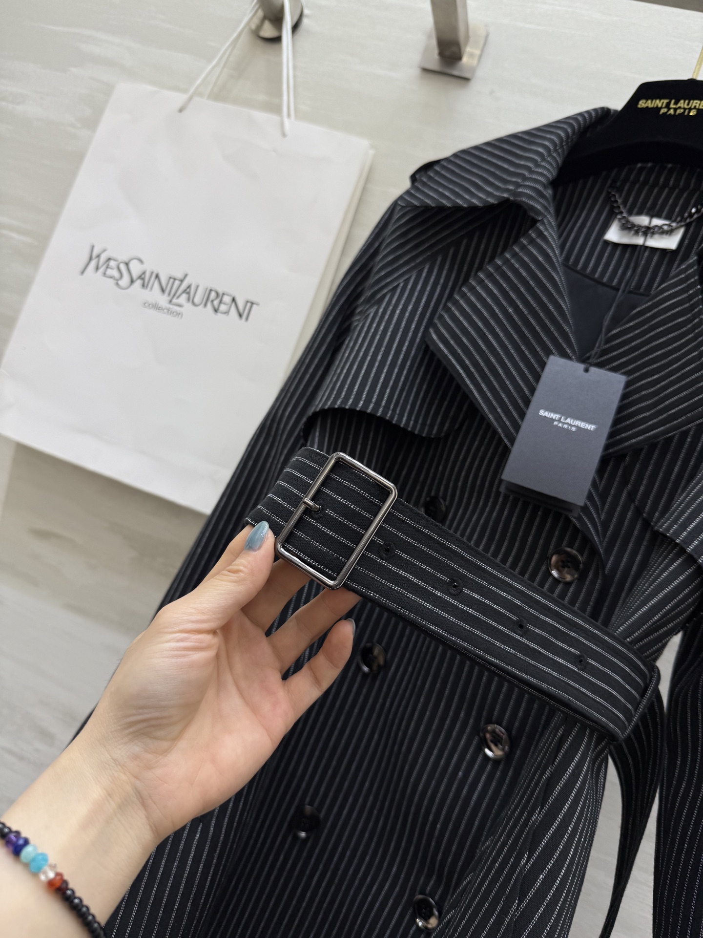 #ysl²⁵秋冬新款 翻领条纹风衣外套 轻松解锁高级大女主穿搭 高品质定制 现货首发size：S/M/L