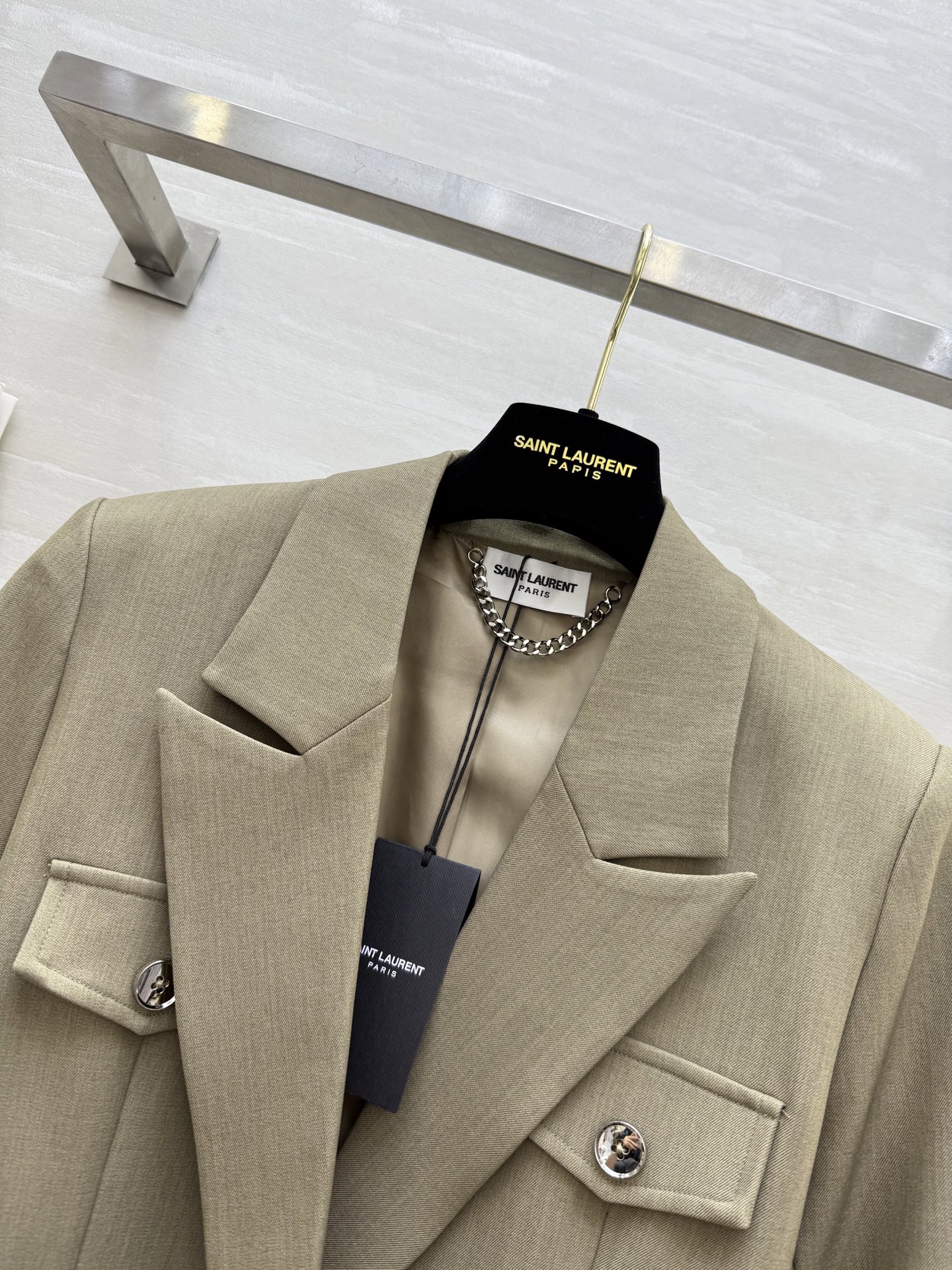 #ysl²⁵秋冬新款帅气工装风西装外套 前片工装贴袋 帅气翻领领子 本布腰带绑出腰线 几种结构完美的匹配