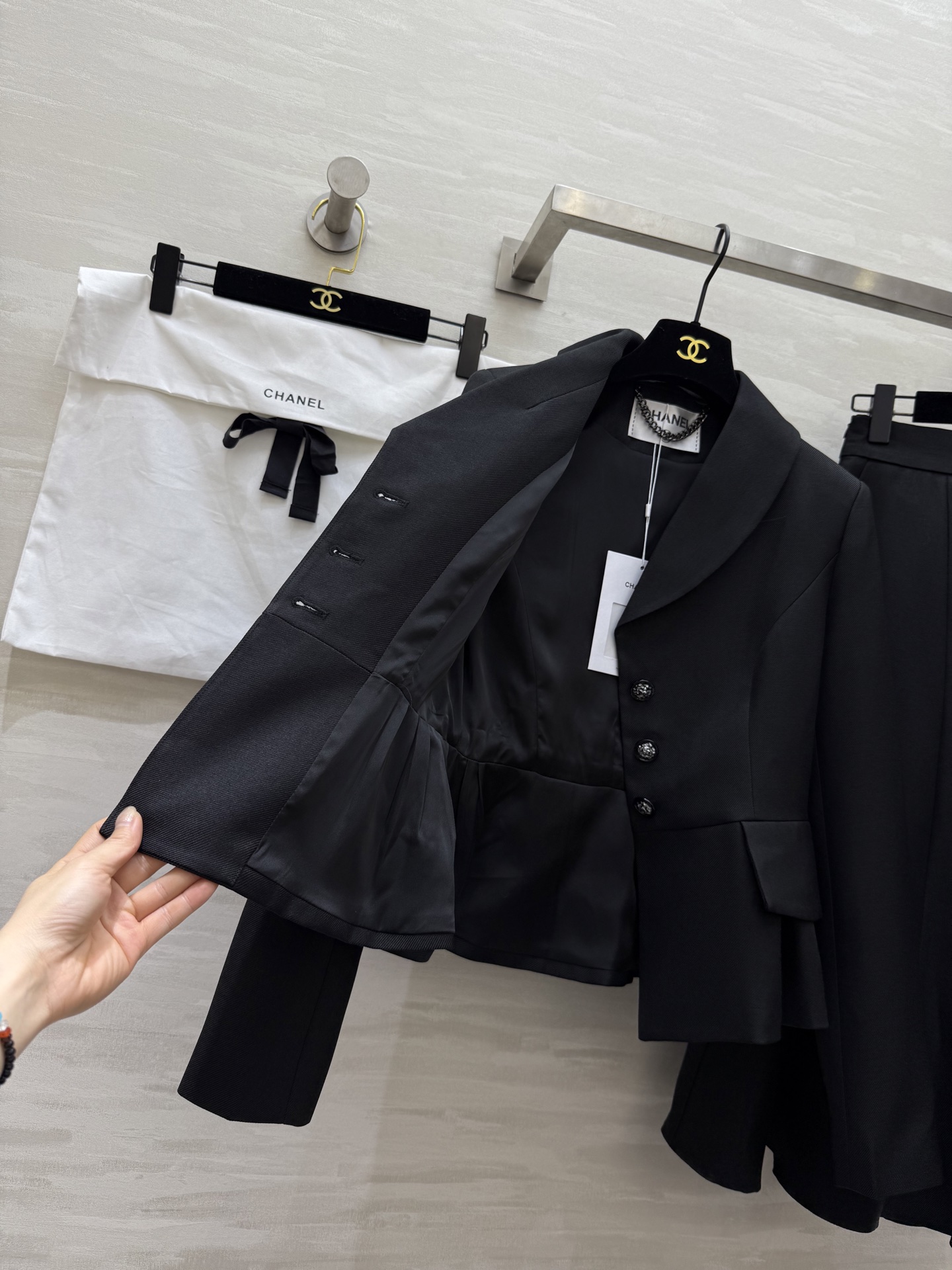 #Chane♡²⁵秋冬新款 立裁西装套装裙 修身流畅线条设计 立体剪裁完美提升腰线 套装裙丰富了层次感和