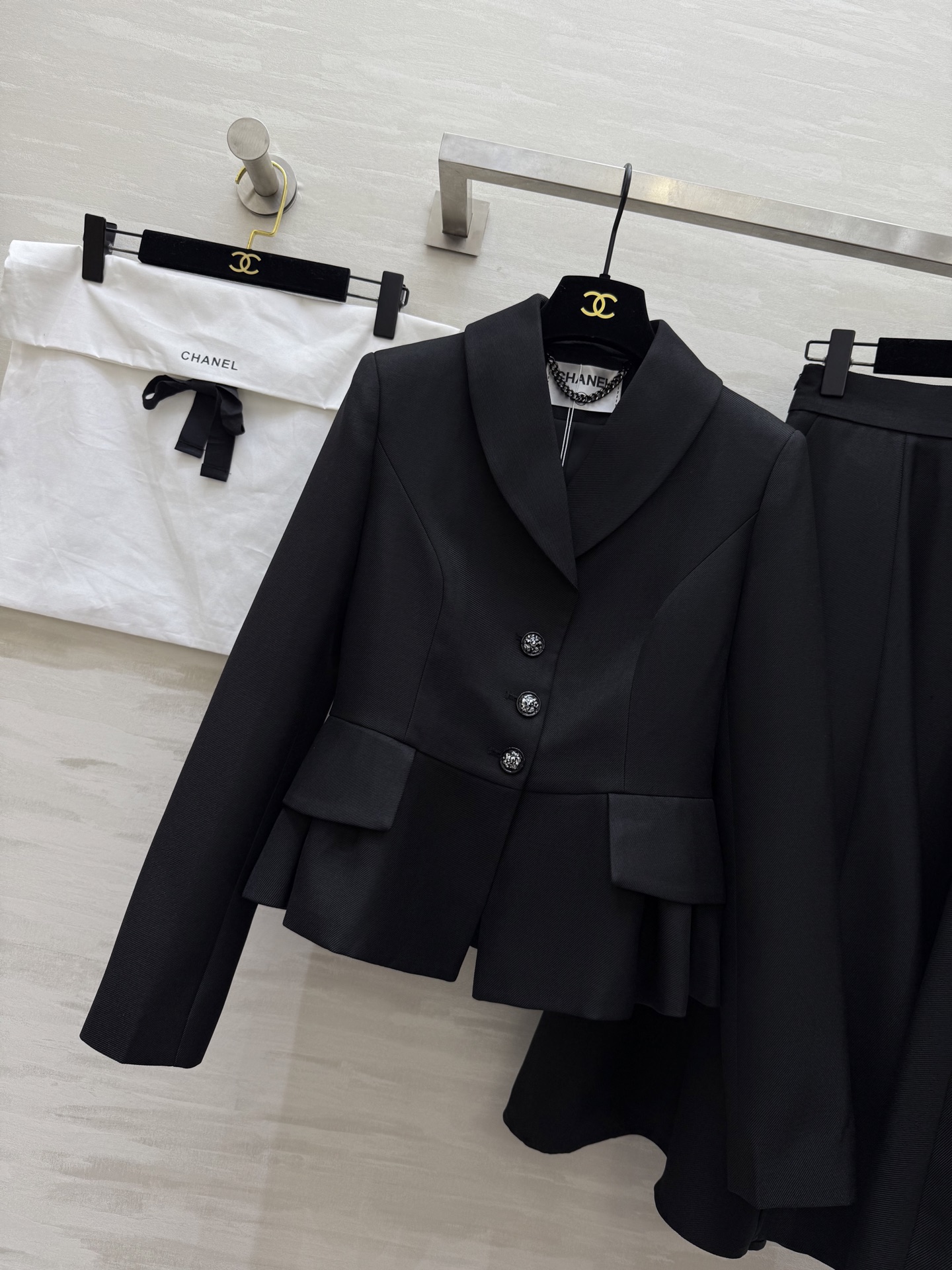 #Chane♡²⁵秋冬新款 立裁西装套装裙 修身流畅线条设计 立体剪裁完美提升腰线 套装裙丰富了层次感和