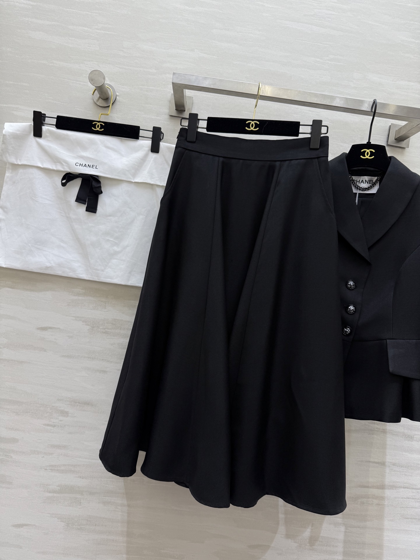 #Chane♡²⁵秋冬新款 立裁西装套装裙 修身流畅线条设计 立体剪裁完美提升腰线 套装裙丰富了层次感和