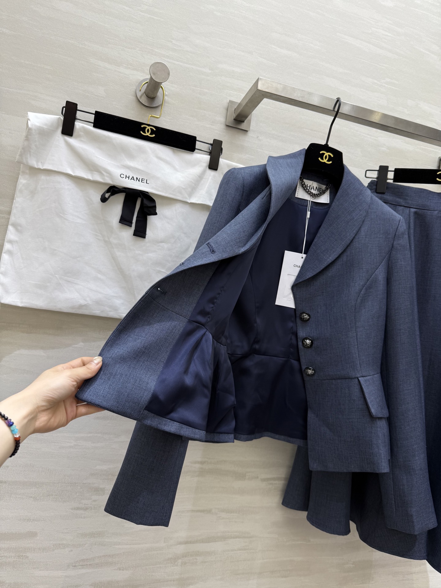#Chane♡²⁵秋冬新款 立裁西装套装裙 修身流畅线条设计 立体剪裁完美提升腰线 套装裙丰富了层次感和