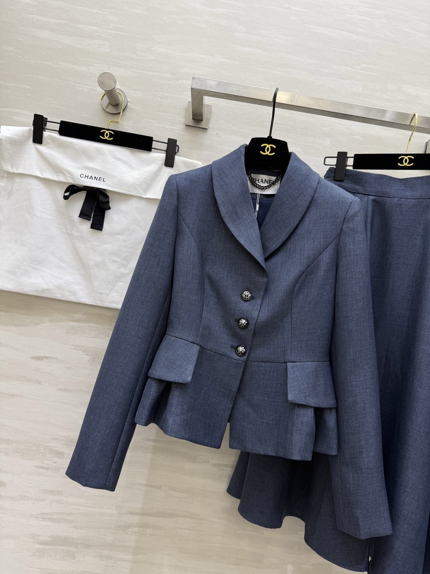 #Chane♡²⁵秋冬新款 立裁西装套装裙 修身流畅线条设计 立体剪裁完美提升腰线 套装裙丰富了层次感和