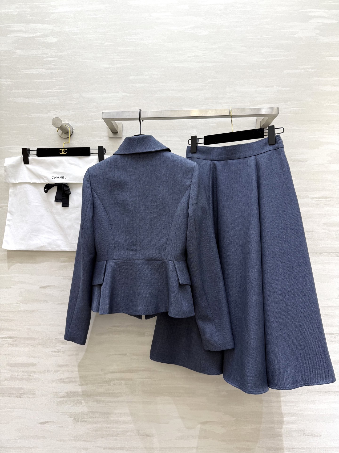 #Chane♡²⁵秋冬新款 立裁西装套装裙 修身流畅线条设计 立体剪裁完美提升腰线 套装裙丰富了层次感和