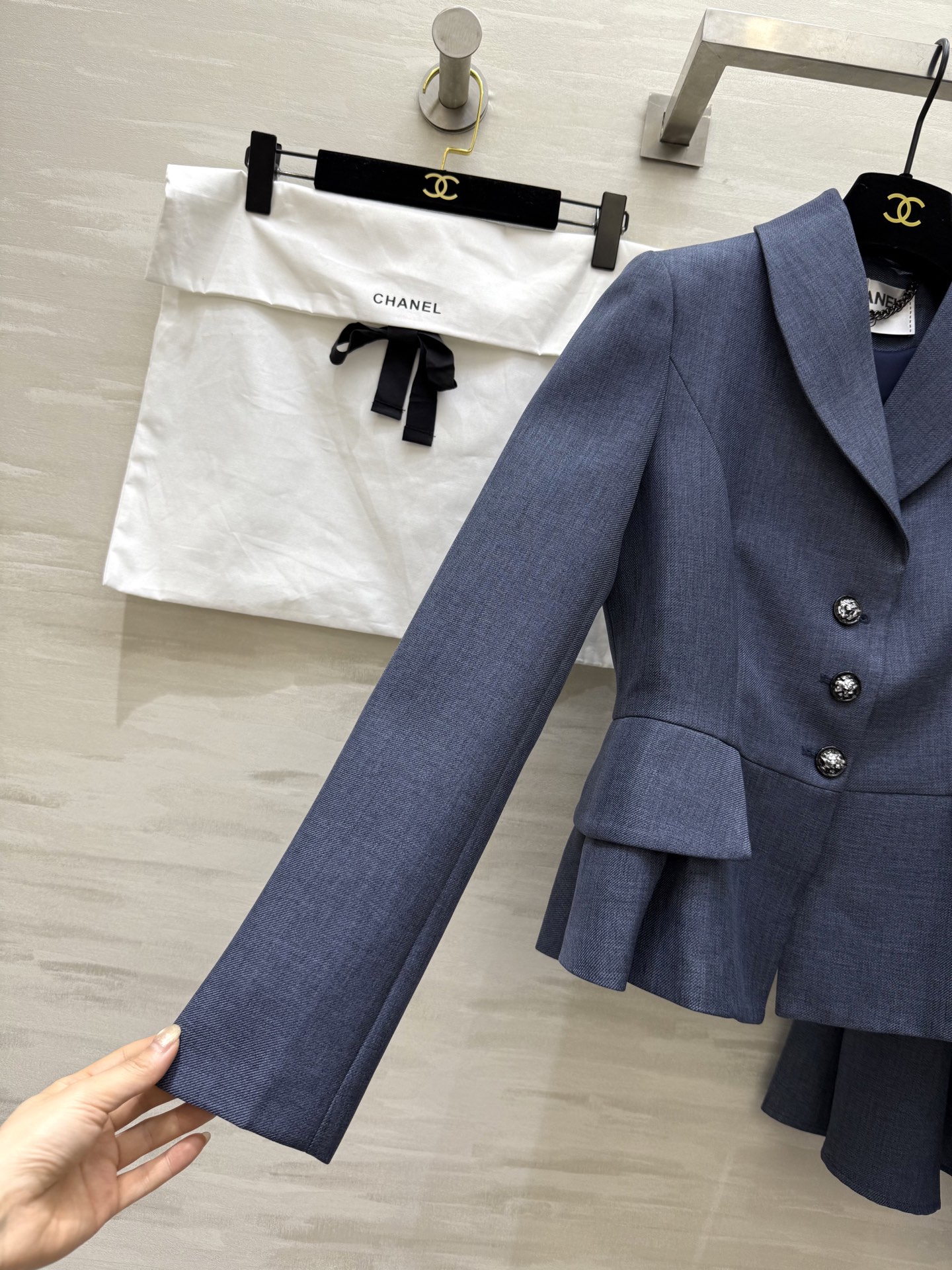 #Chane♡²⁵秋冬新款 立裁西装套装裙 修身流畅线条设计 立体剪裁完美提升腰线 套装裙丰富了层次感和