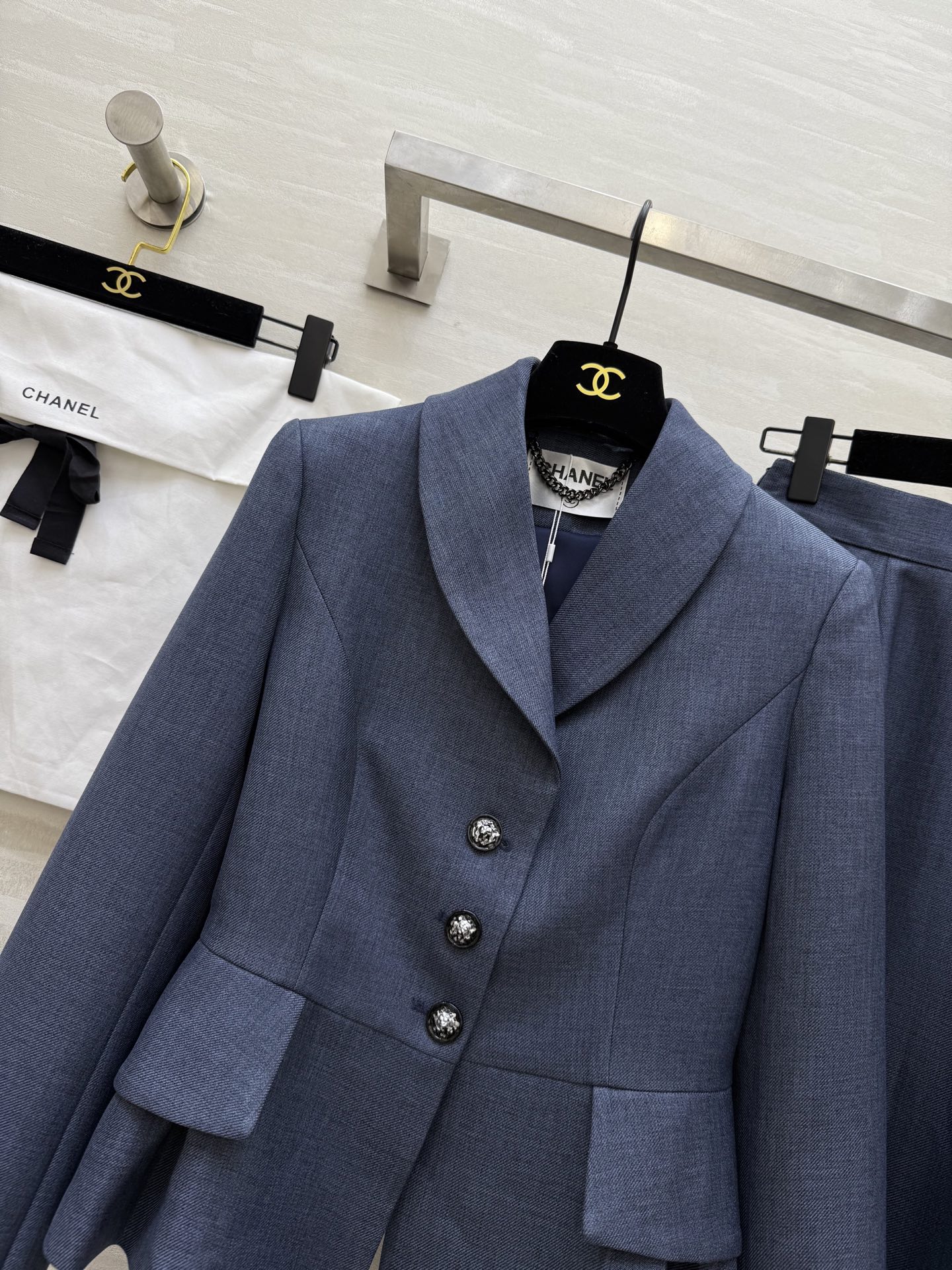 #Chane♡²⁵秋冬新款 立裁西装套装裙 修身流畅线条设计 立体剪裁完美提升腰线 套装裙丰富了层次感和