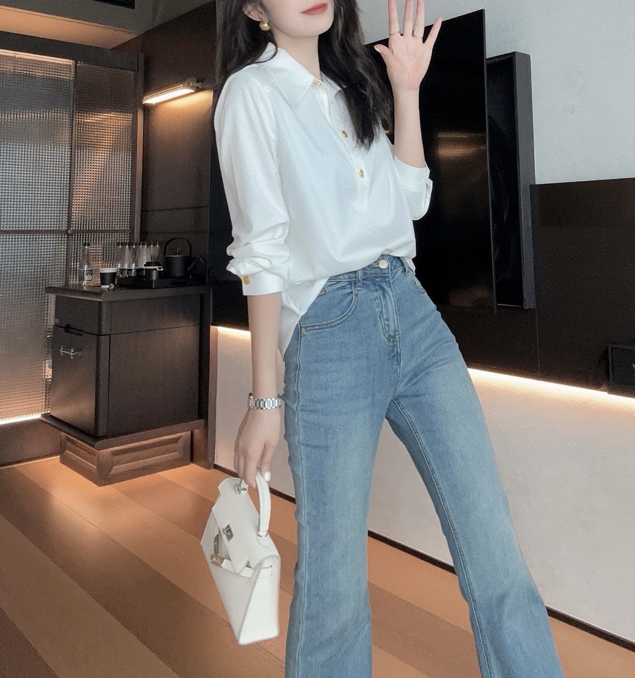 #Celin♡²⁵早秋新款 金扣装饰衬衣 高品质 现货首发size：S/M/L（s码肩宽：36，胸围：9