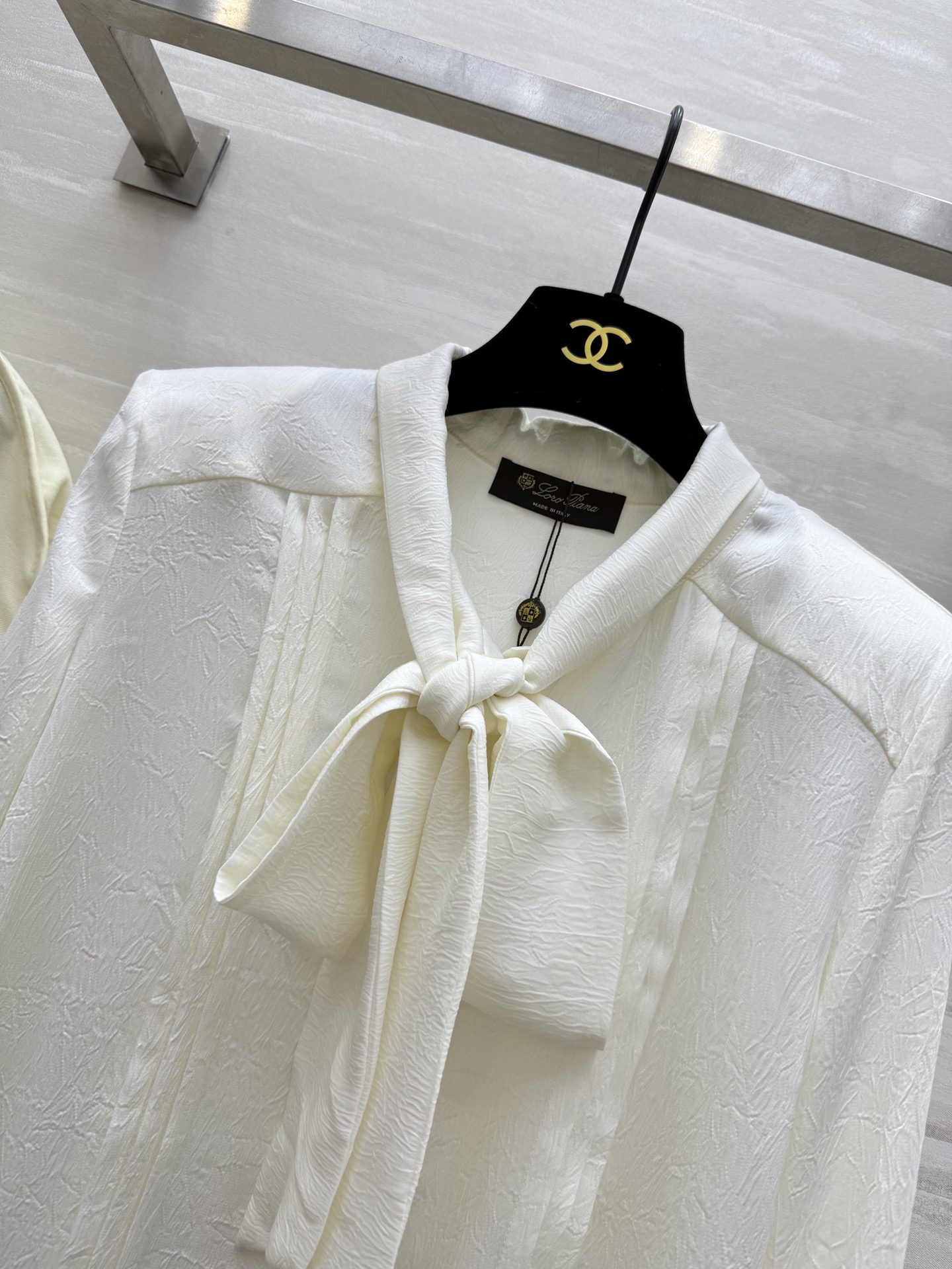 #LP🆕²⁵秋冬新款 醋酸纤维混纺飘带衬衣 优雅大方 高品质定制 现货首发size：S/M/L/XL（s