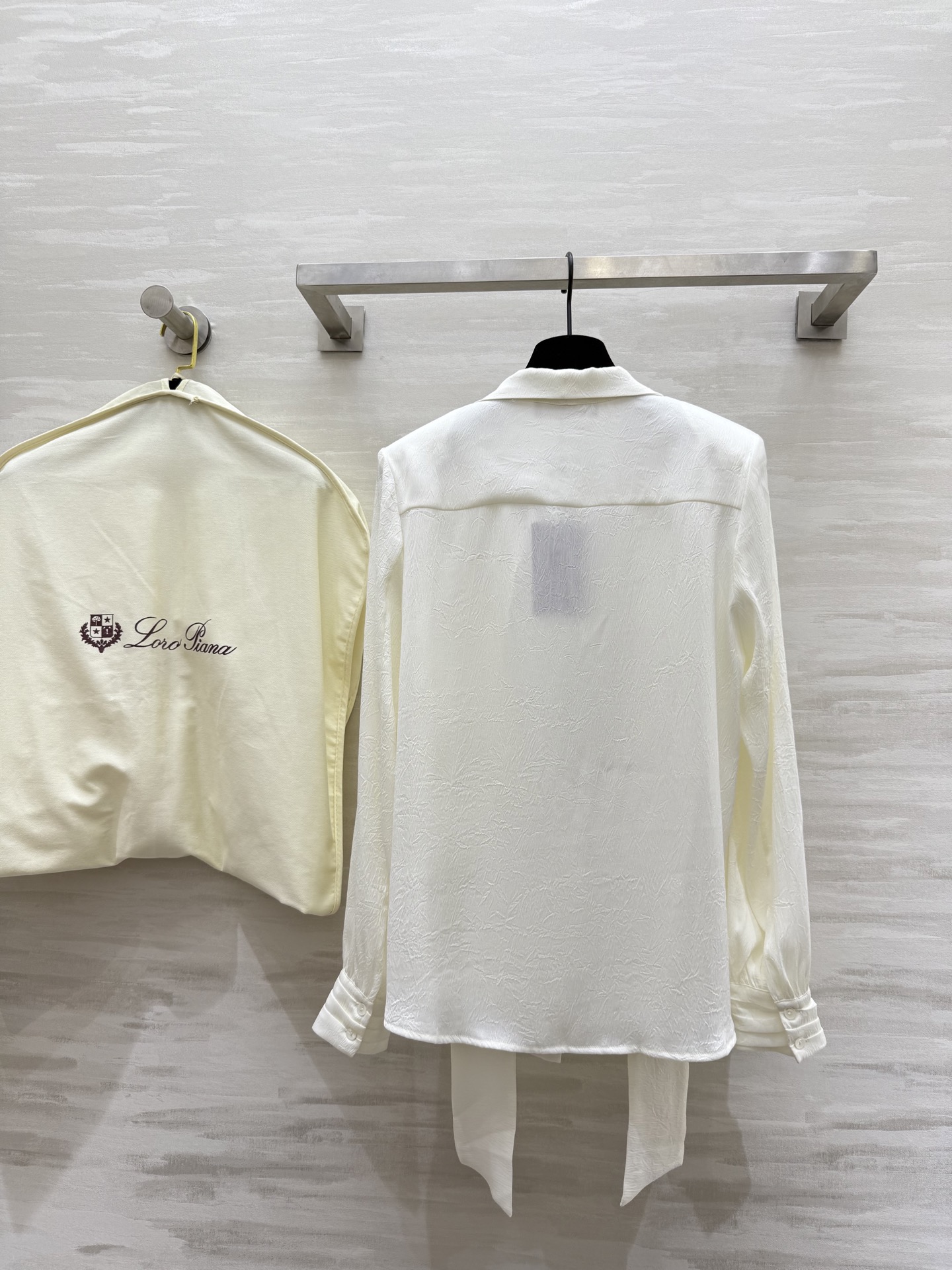 #LP🆕²⁵秋冬新款 醋酸纤维混纺飘带衬衣 优雅大方 高品质定制 现货首发size：S/M/L/XL（s