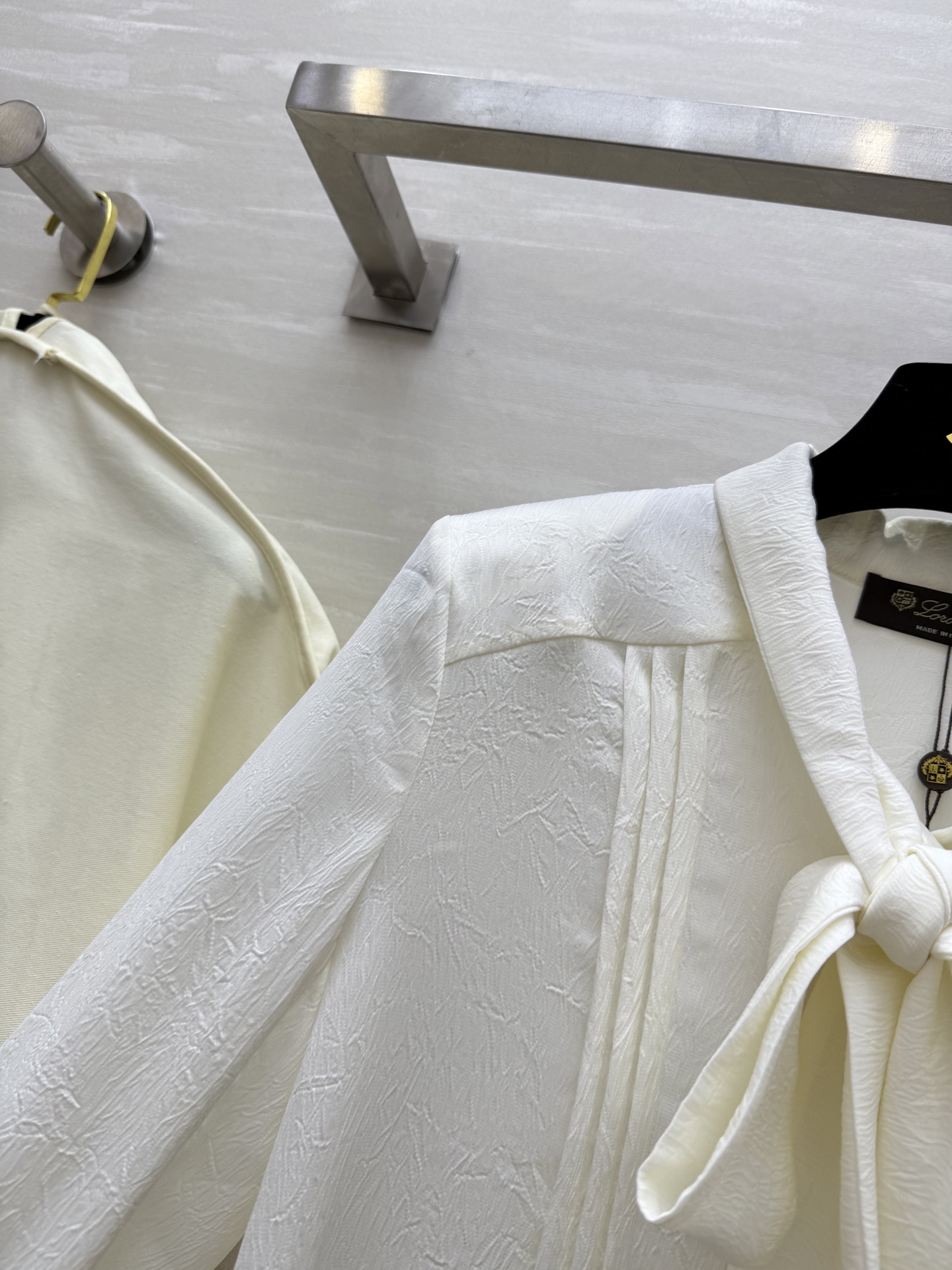 #LP🆕²⁵秋冬新款 醋酸纤维混纺飘带衬衣 优雅大方 高品质定制 现货首发size：S/M/L/XL（s