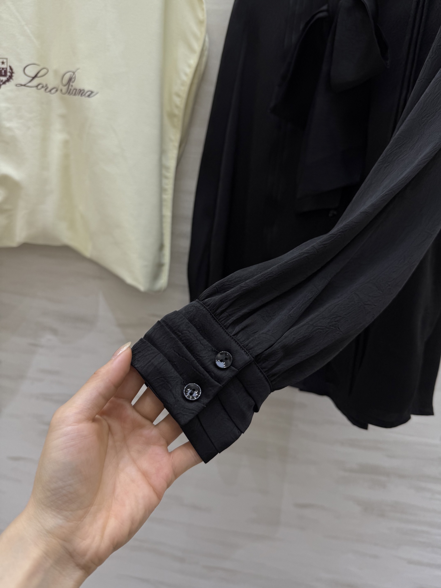 #LP🆕²⁵秋冬新款 醋酸纤维混纺飘带衬衣 优雅大方 高品质定制 现货首发size：S/M/L/XL（s