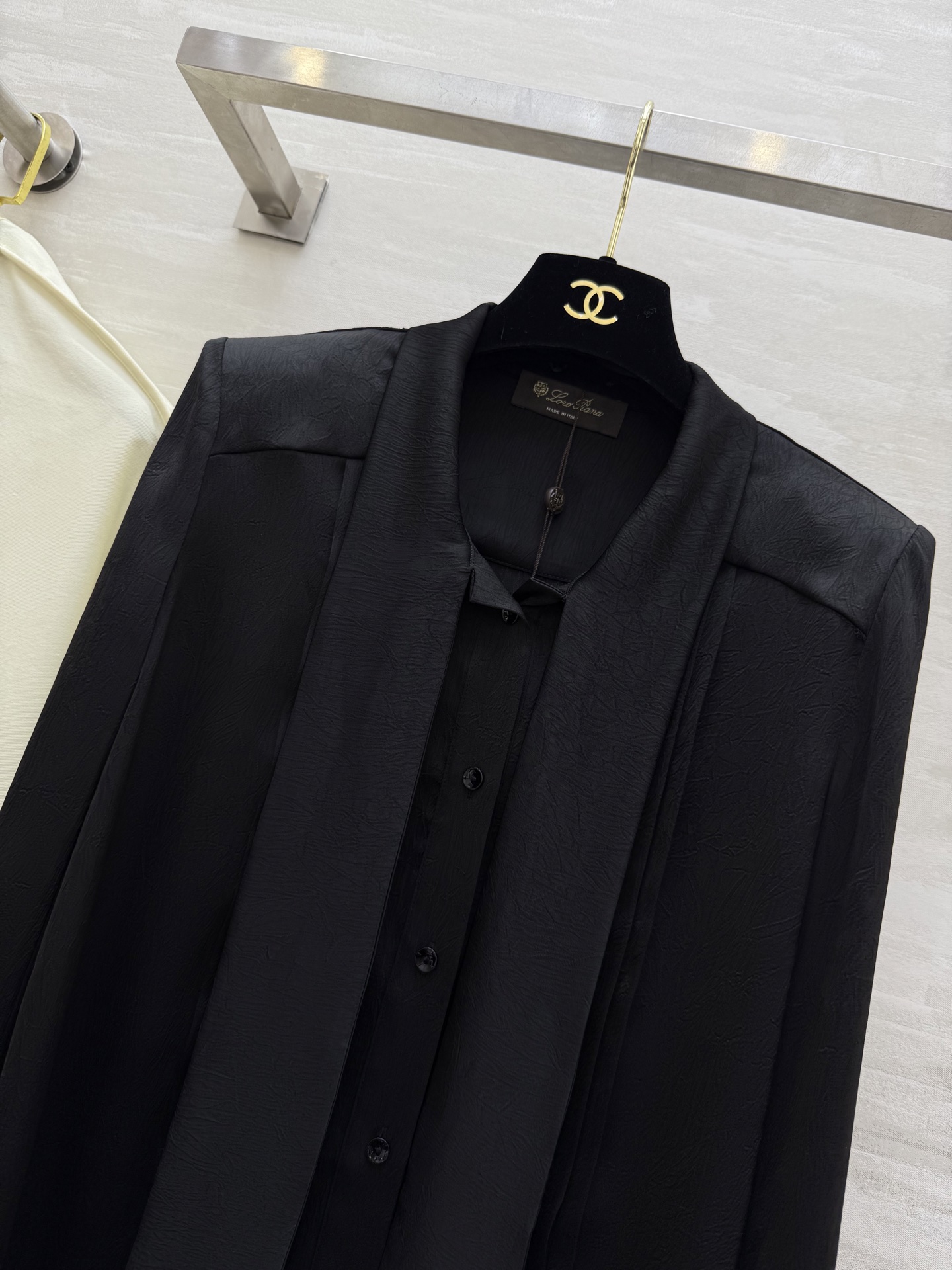 #LP🆕²⁵秋冬新款 醋酸纤维混纺飘带衬衣 优雅大方 高品质定制 现货首发size：S/M/L/XL（s