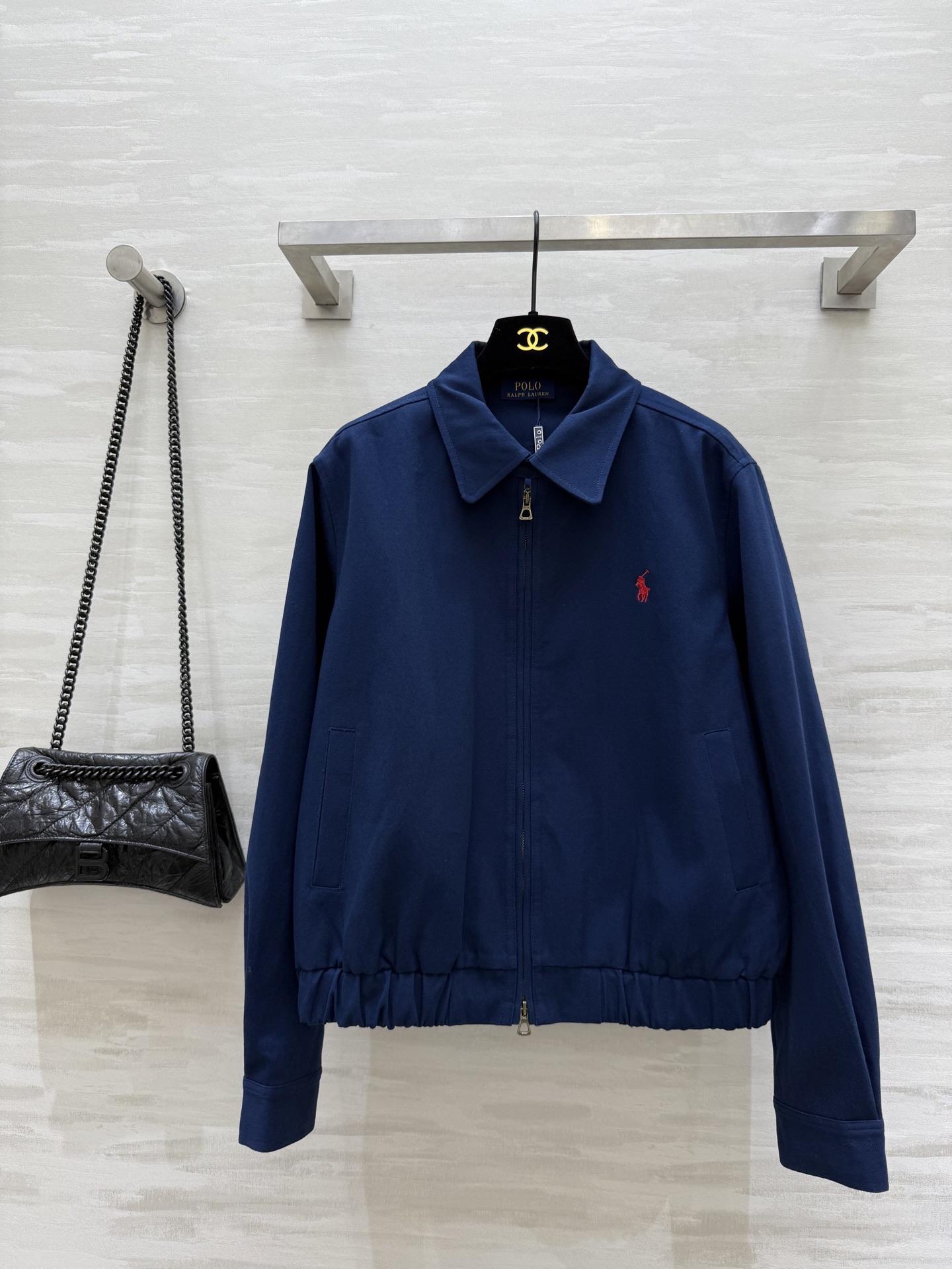 NO:477734,#Laurent's new early autumn style casual jacket jacket classic logo embroidery logo embellishment zipper style top body casual and handsome not picky retro girly denim cotton fabric crispy and versatile recommendation high quality spot sizeS/M/L (size s size 43 shoulder width, bust 106, length 56),, jackets & coats, jackets & coats, alexander wang19860909#拉夫劳伦早秋新款 休闲夹克外套 经典logo刺绣徽标点缀 拉链版型上身休闲帅气不挑人 复古少女感 牛仔棉面料 挺括感很好 百搭款推荐 高品质 现货来sizeS/M/L（s码肩宽43,胸围106,衣长56）,,jackets & coats,jackets & coats,alexander wang,Women's clothing