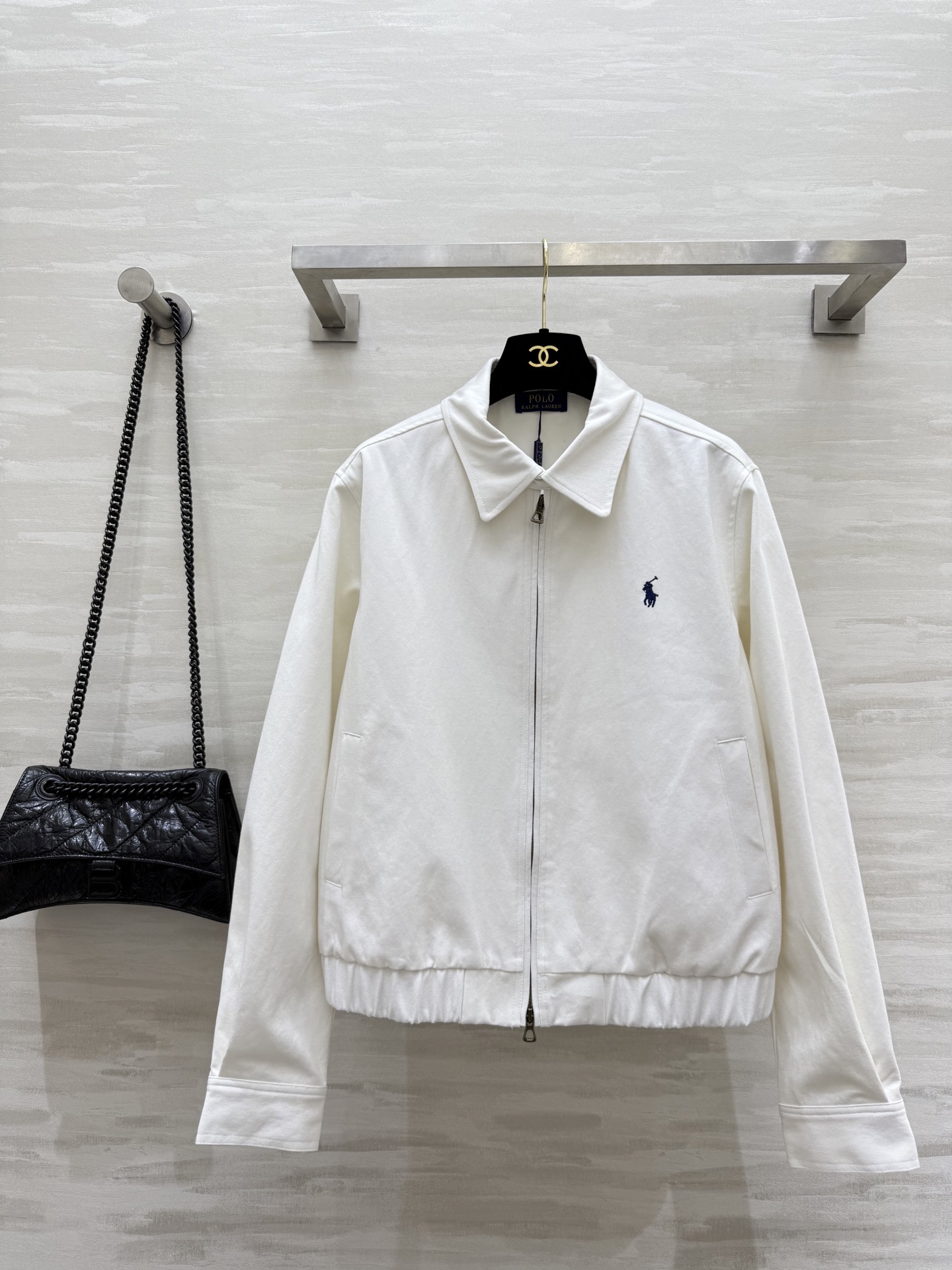 NO:477747,#Laurent's new early autumn style casual jacket jacket classic logo embroidery logo embellishment zipper style top body casual and handsome not picky retro girly denim cotton fabric crispy and versatile recommendation high quality spot sizeS/M/L (size s size 43 shoulder width, bust 106, length 56),, jackets & coats, jackets & coats, alexander wang19860909#拉夫劳伦早秋新款 休闲夹克外套 经典logo刺绣徽标点缀 拉链版型上身休闲帅气不挑人 复古少女感 牛仔棉面料 挺括感很好 百搭款推荐 高品质 现货来sizeS/M/L（s码肩宽43,胸围106,衣长56）,,jackets & coats,jackets & coats,alexander wang,Women's clothing