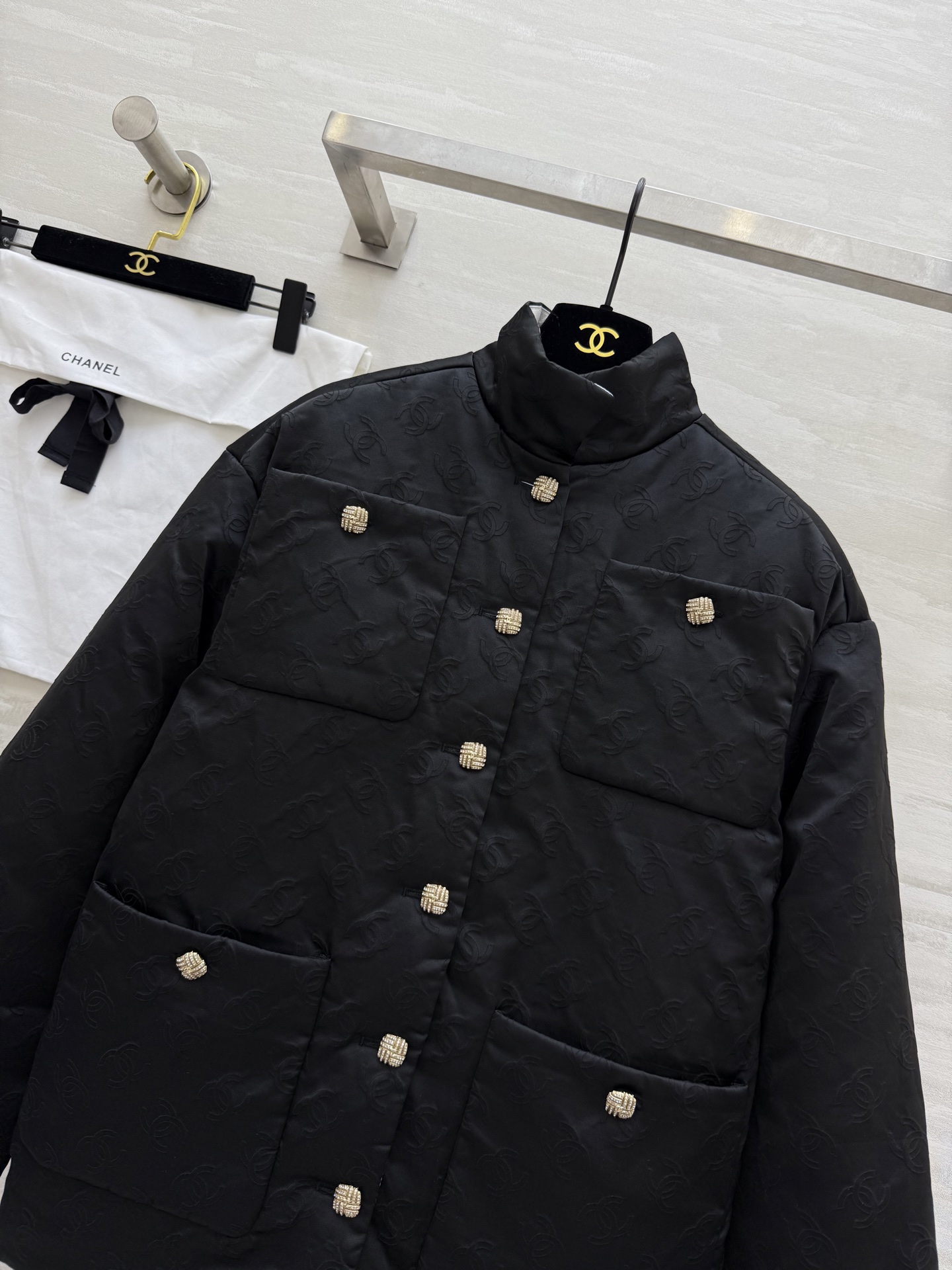 #Chane♡²⁵秋冬新款 新中式风格缎面提花棉服外套 高品质定制 现货首发size：S/M/L（s码肩