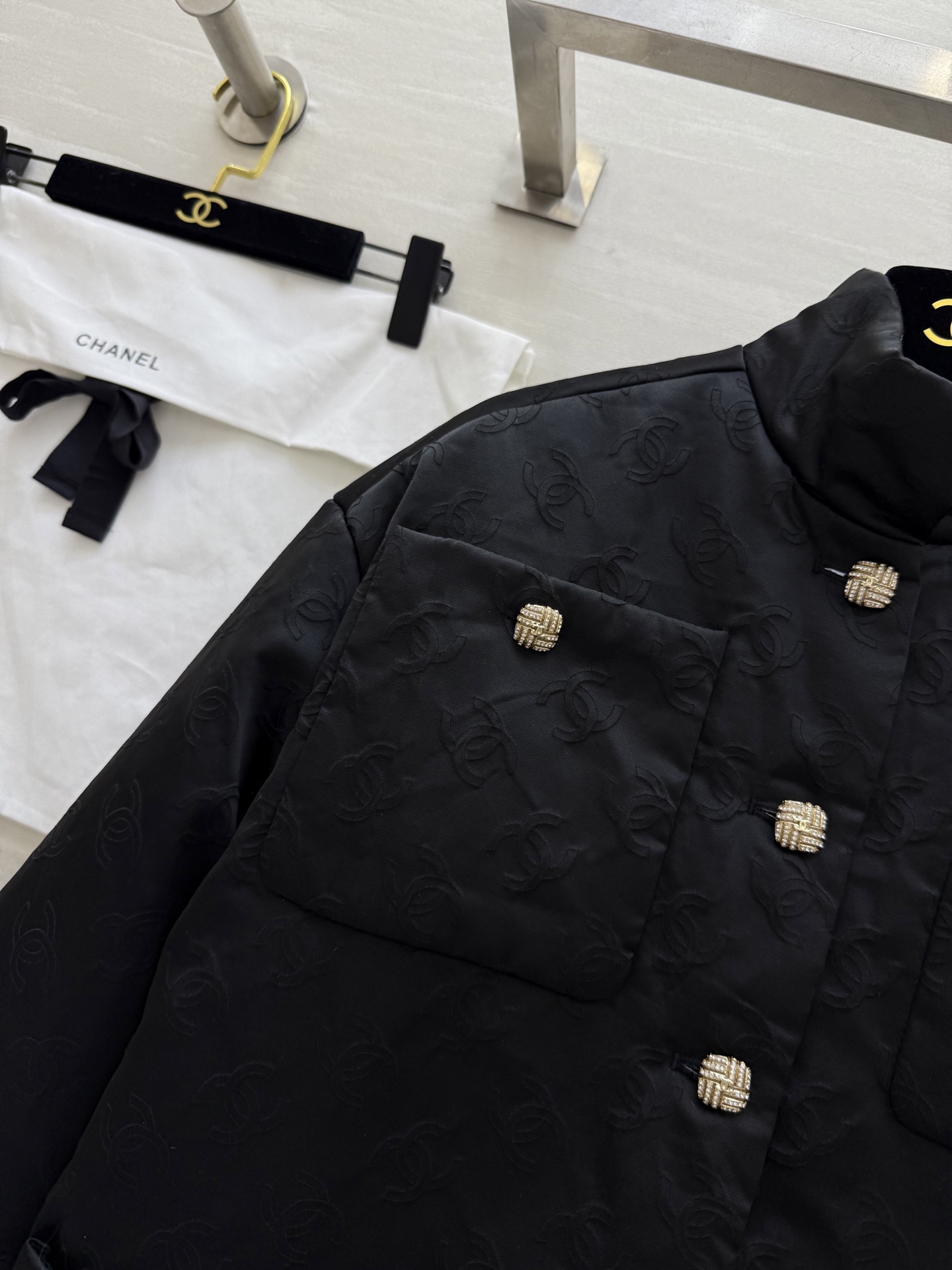 #Chane♡²⁵秋冬新款 新中式风格缎面提花棉服外套 高品质定制 现货首发size：S/M/L（s码肩