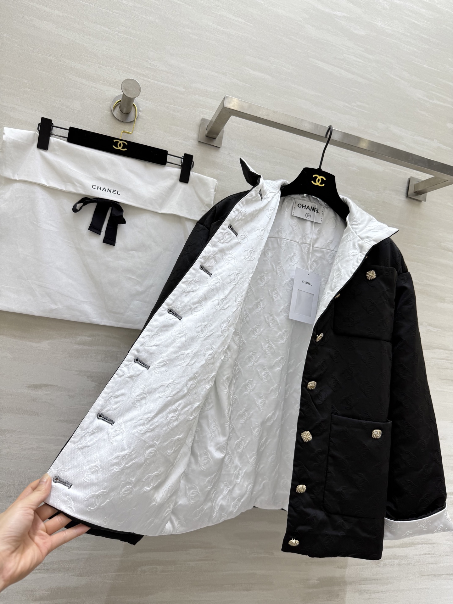 #Chane♡²⁵秋冬新款 新中式风格缎面提花棉服外套 高品质定制 现货首发size：S/M/L（s码肩