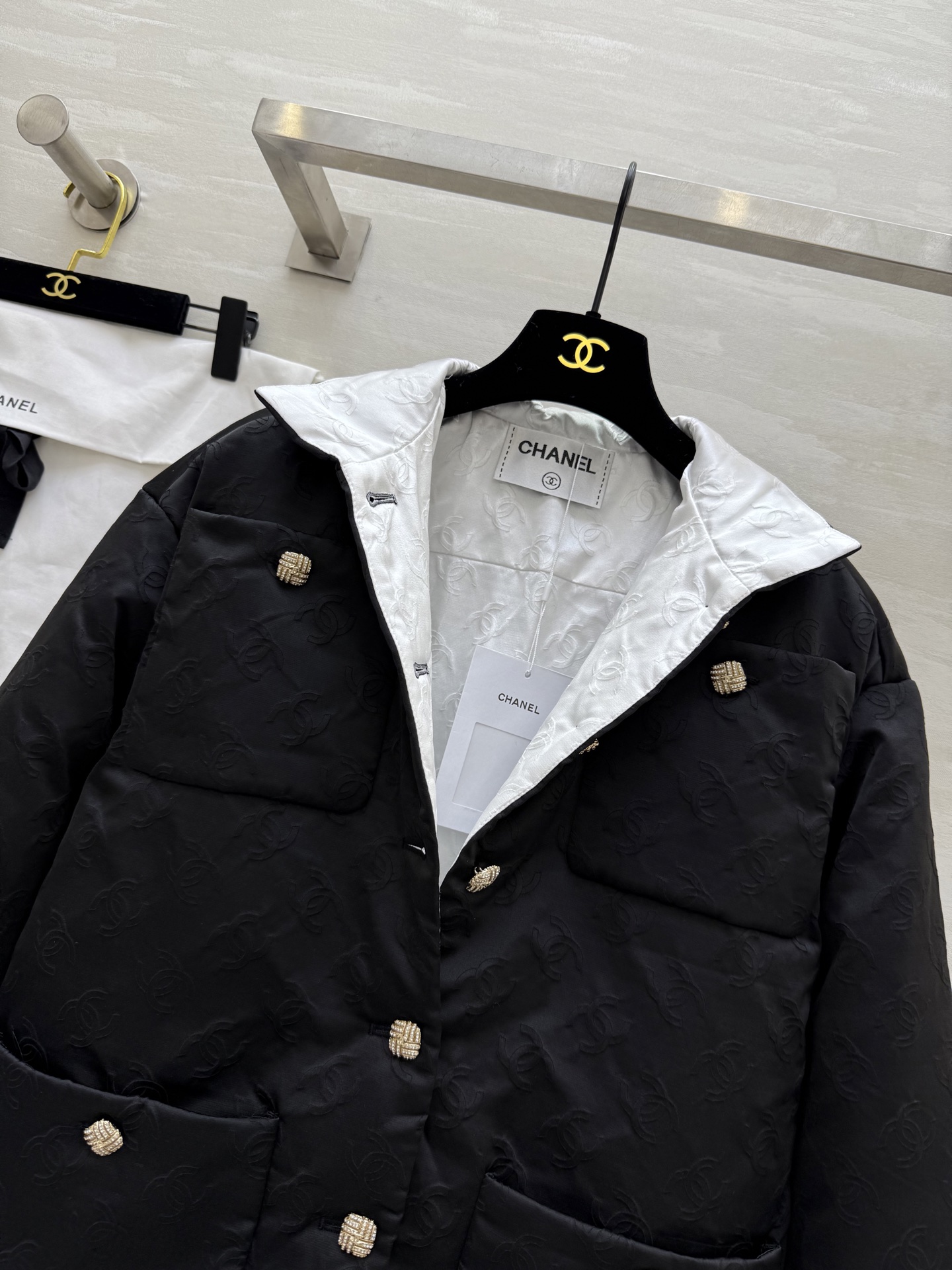 #Chane♡²⁵秋冬新款 新中式风格缎面提花棉服外套 高品质定制 现货首发size：S/M/L（s码肩