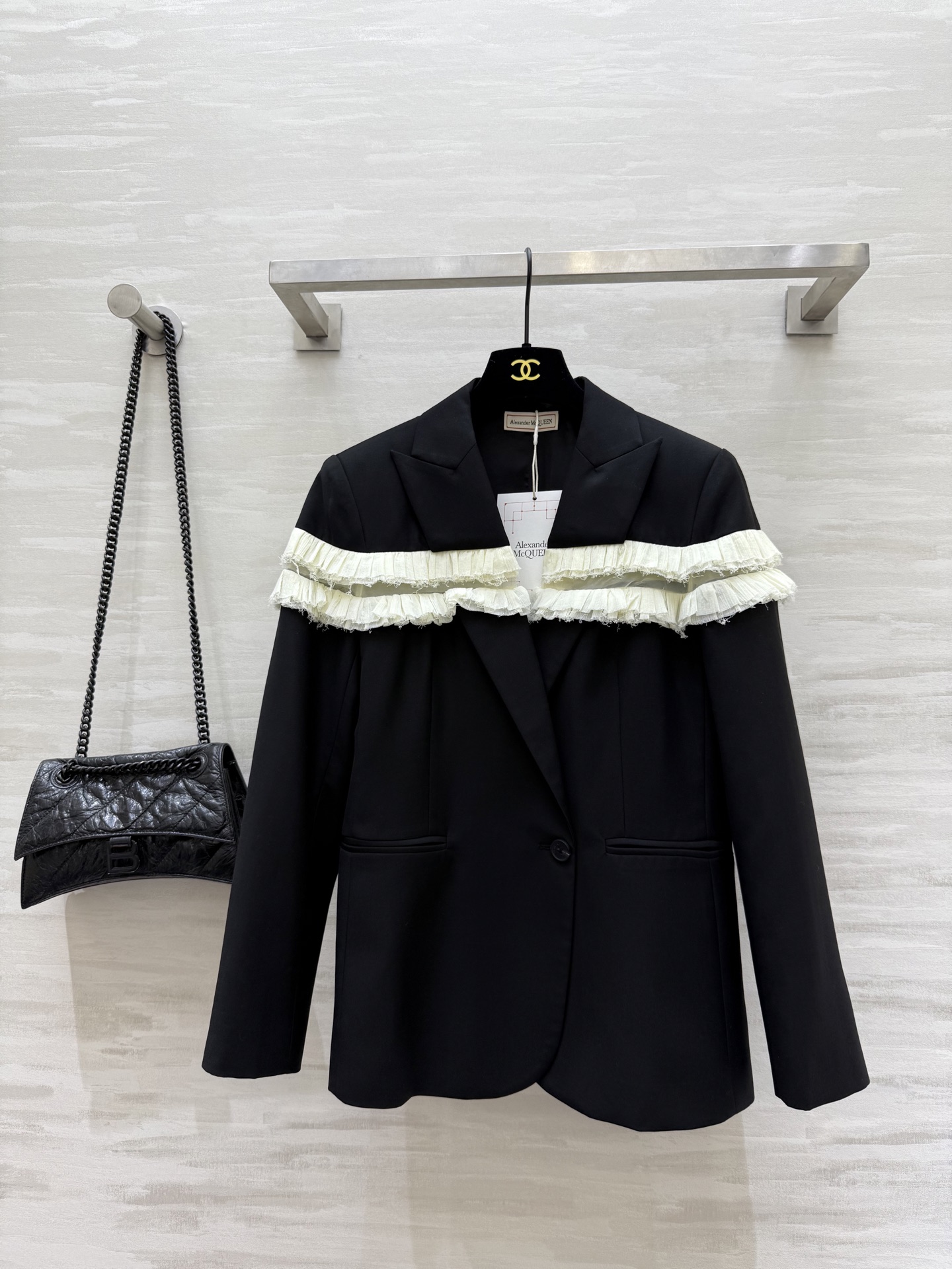 NO:477899,#Alexander McQuee early autumn new style lace decoration design blazer high quality spot first-time sizeS/M/L (size s size 92, 68 length),, jackets & coats, business suit, alexander wang19860909#Alexander McQuee早秋新款 花边装饰设计西装外套 高品质 现货首发sizeS/M/L（s码胸围92,衣长68）,,jackets & coats,business suit,alexander wang,Women's clothing