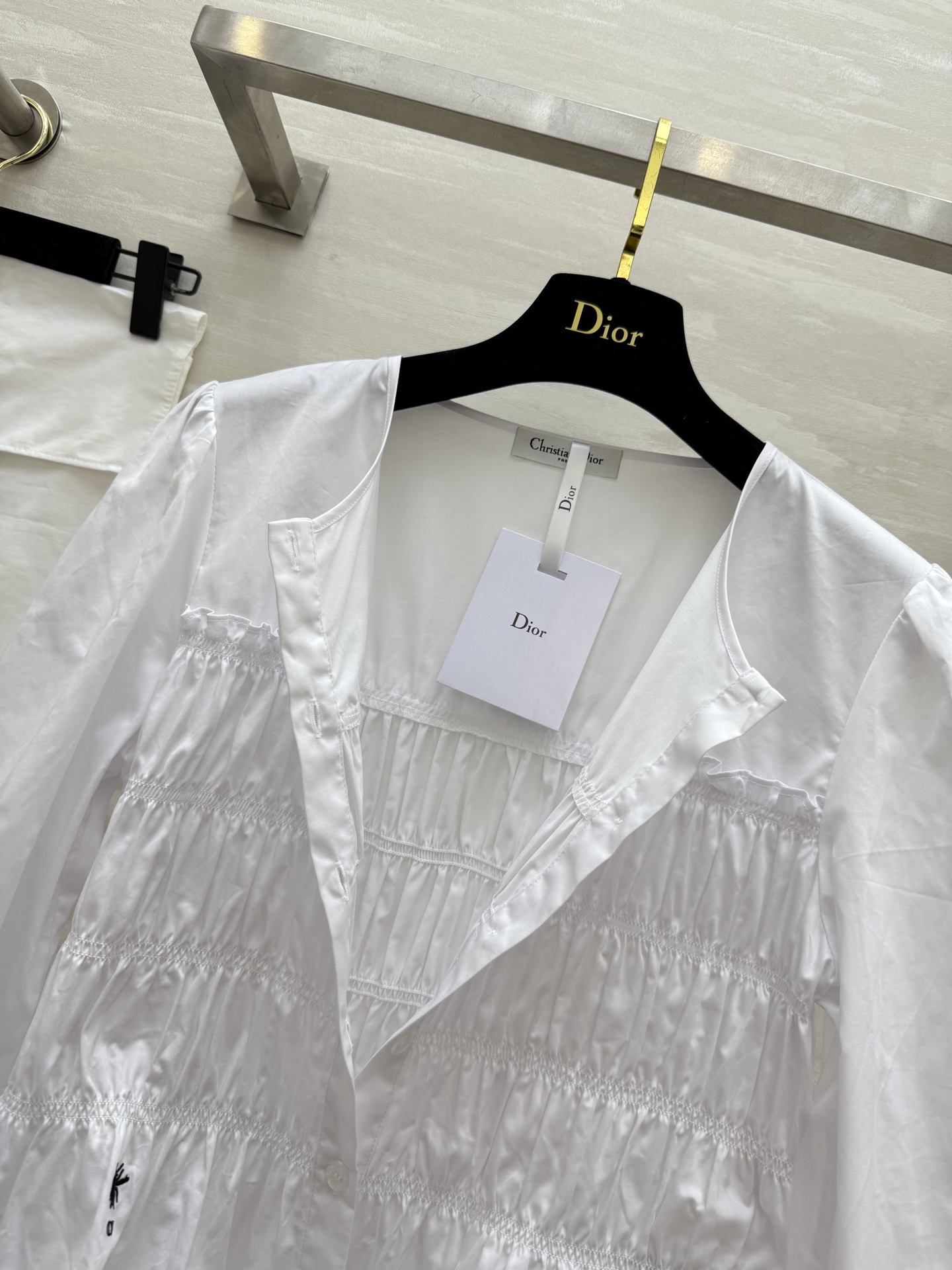 #DIO♡²⁵早秋新款 重工打揽圆领长袖衬衣 高品质 现货来size：S/M/L（s码肩宽：37，胸围：