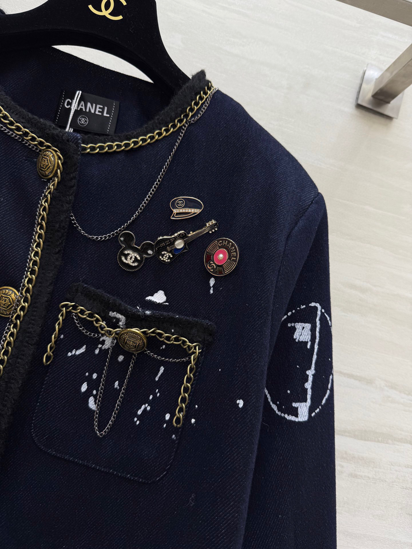 🖲️ 𝑱𝒆𝒏𝒏𝒊𝒆/CHANE♡
🖲️妮妮外套太美了

Jennie金智妮同款
都在穿的手绘小香风外套秀