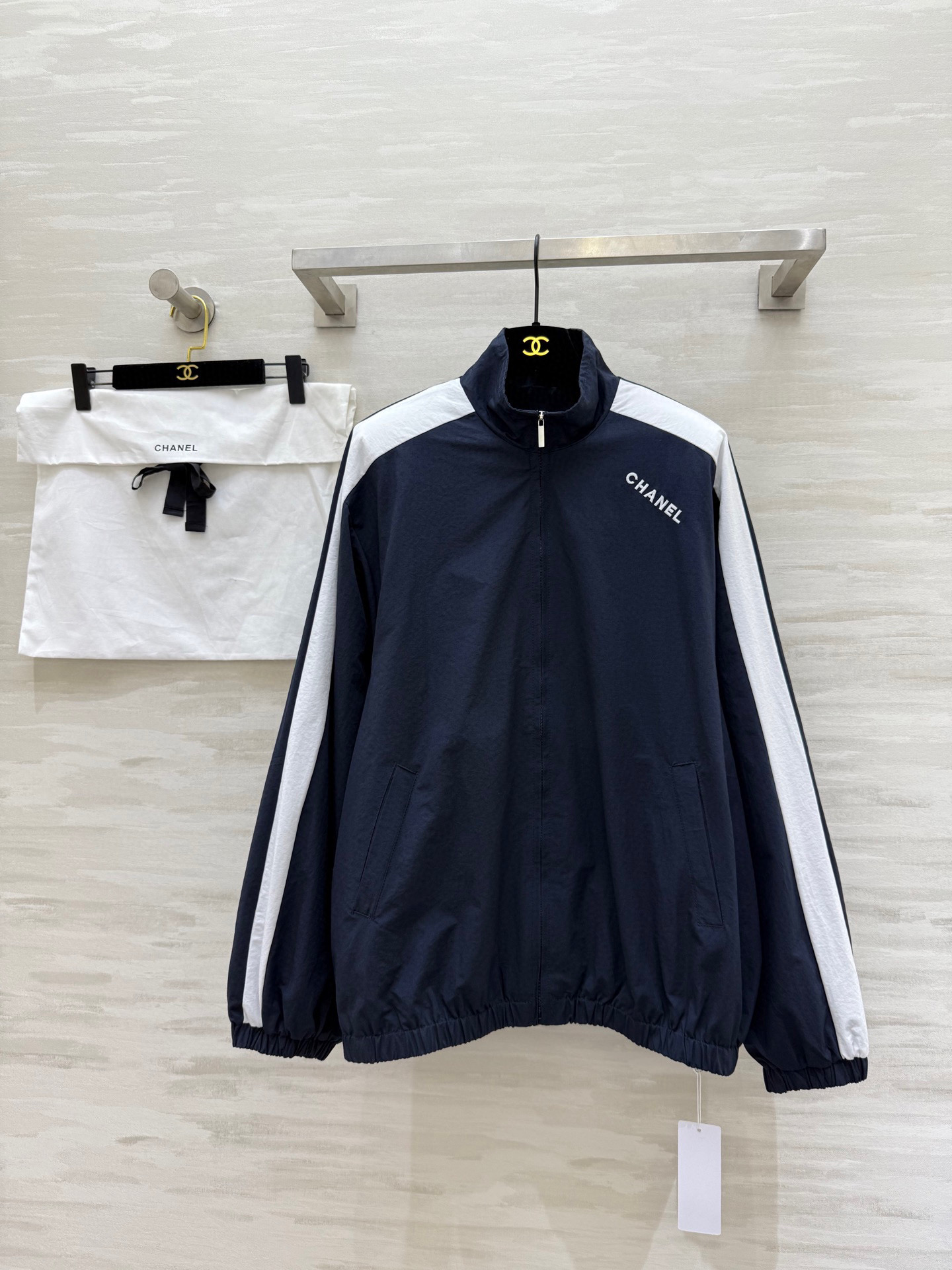 NO:479427,#Chane medieval contrasting stand collar jacket, high quality customization, spot first-time size36/38/40 (38 size bust 130, 70 length),,chanel, jackets & coats,alexander wang19860909#Chane中古撞色立领外套 高品质定制 现货首发size36/38/40（38码胸围130,衣长70）,,chanel,jackets & coats,alexander wang,Women's clothing