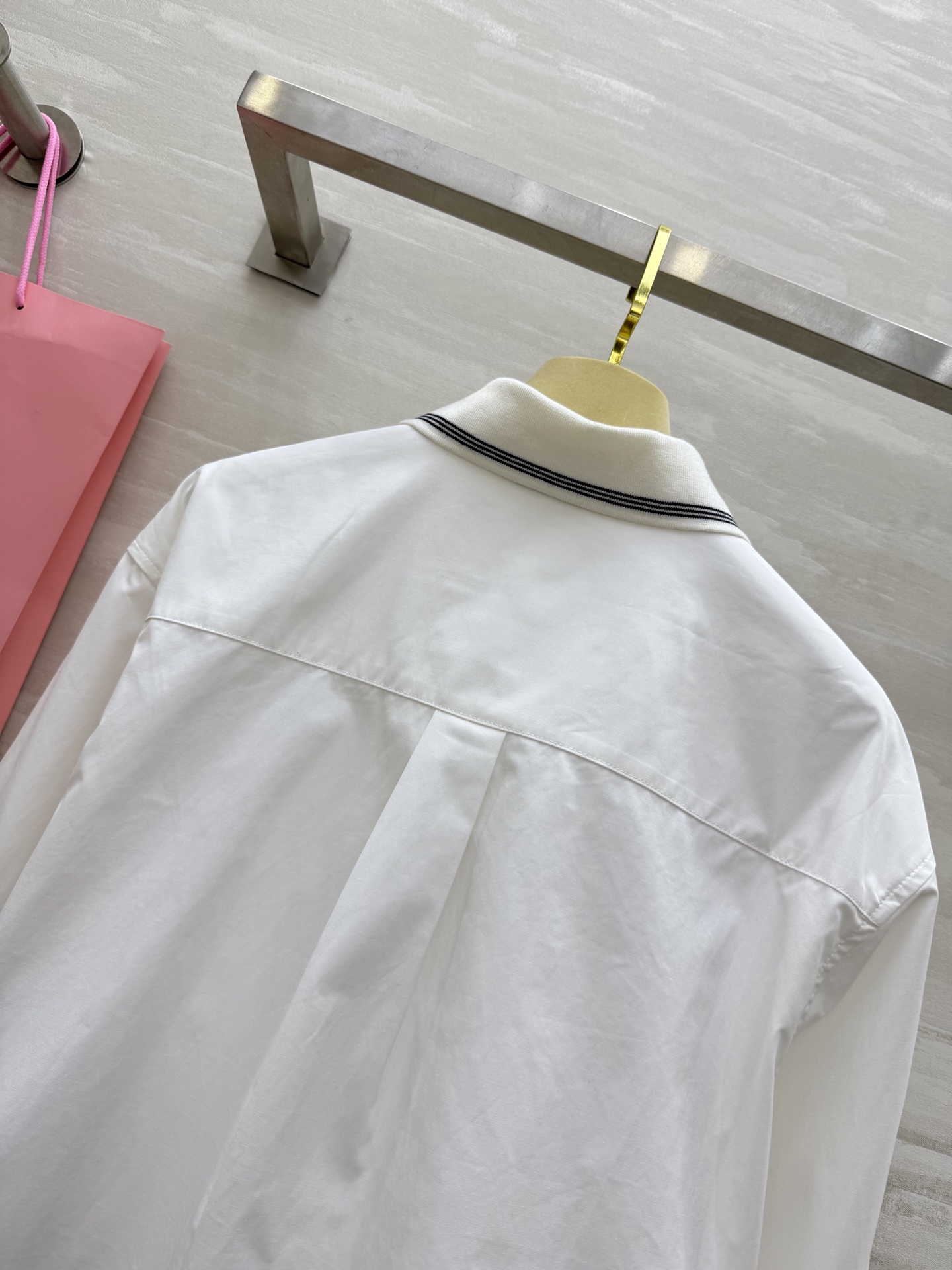 #Miumi♡²⁵早秋新款 白开水穿搭 高级感学院风翻领衬衣 进口纯棉质地亲肤舒适 高品质 现货来siz