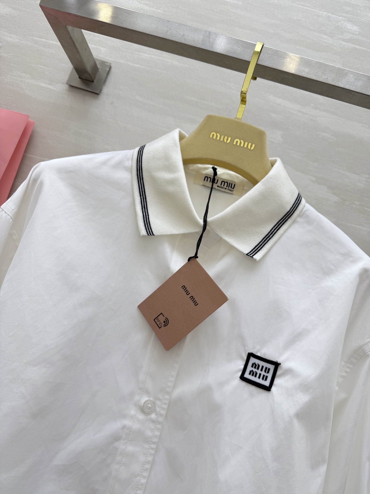#Miumi♡²⁵早秋新款 白开水穿搭 高级感学院风翻领衬衣 进口纯棉质地亲肤舒适 高品质 现货来siz