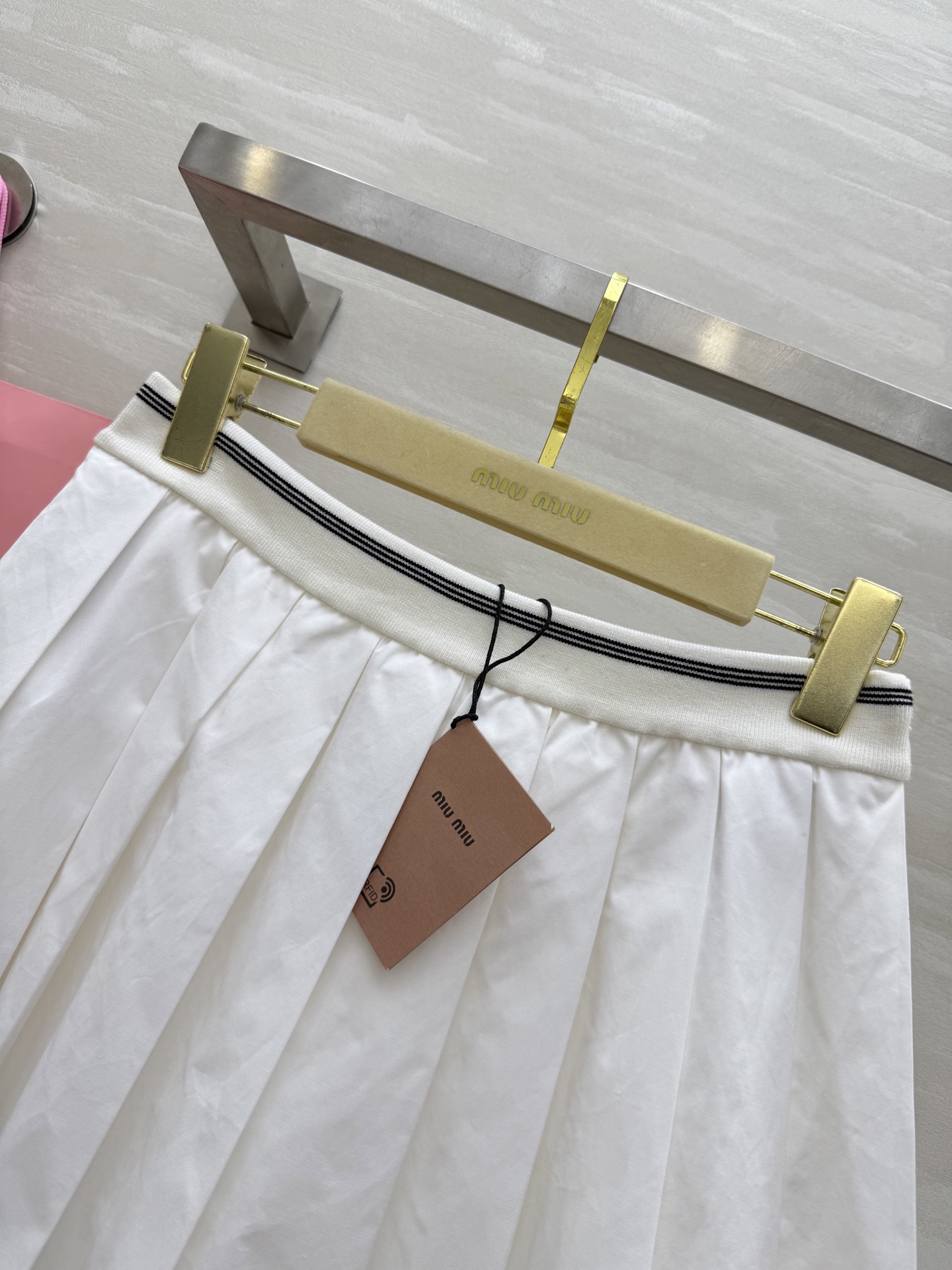 #Miumi♡²⁵早秋新款 白开水穿搭 高级感学院风百褶半裙 进口纯棉质地亲肤舒适 高品质 现货来siz