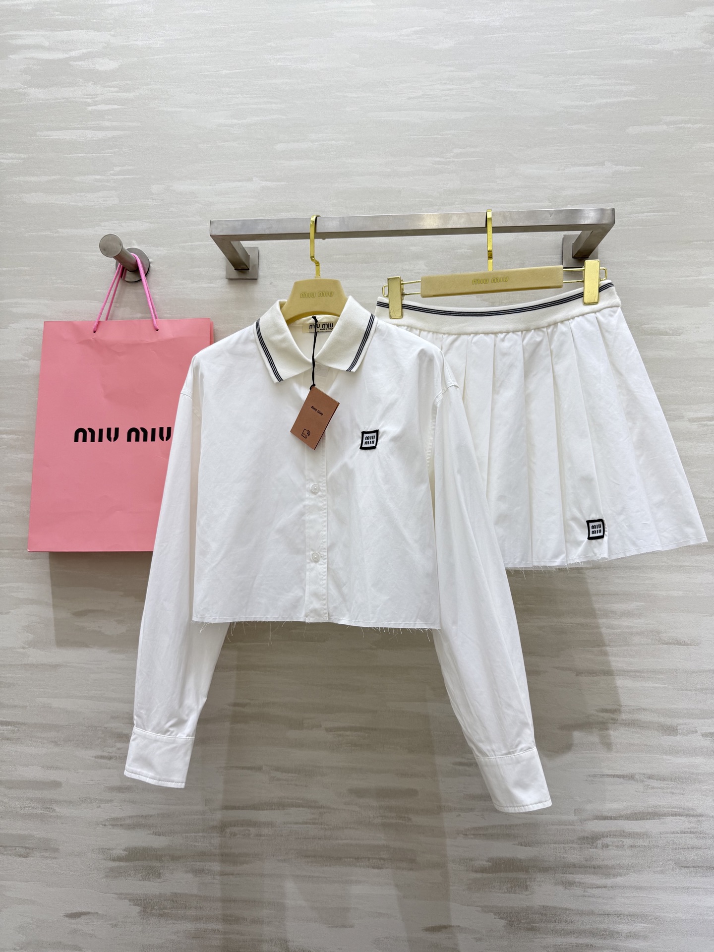 #Miumi♡²⁵早秋新款 白开水穿搭 高级感学院风百褶半裙 进口纯棉质地亲肤舒适 高品质 现货来siz