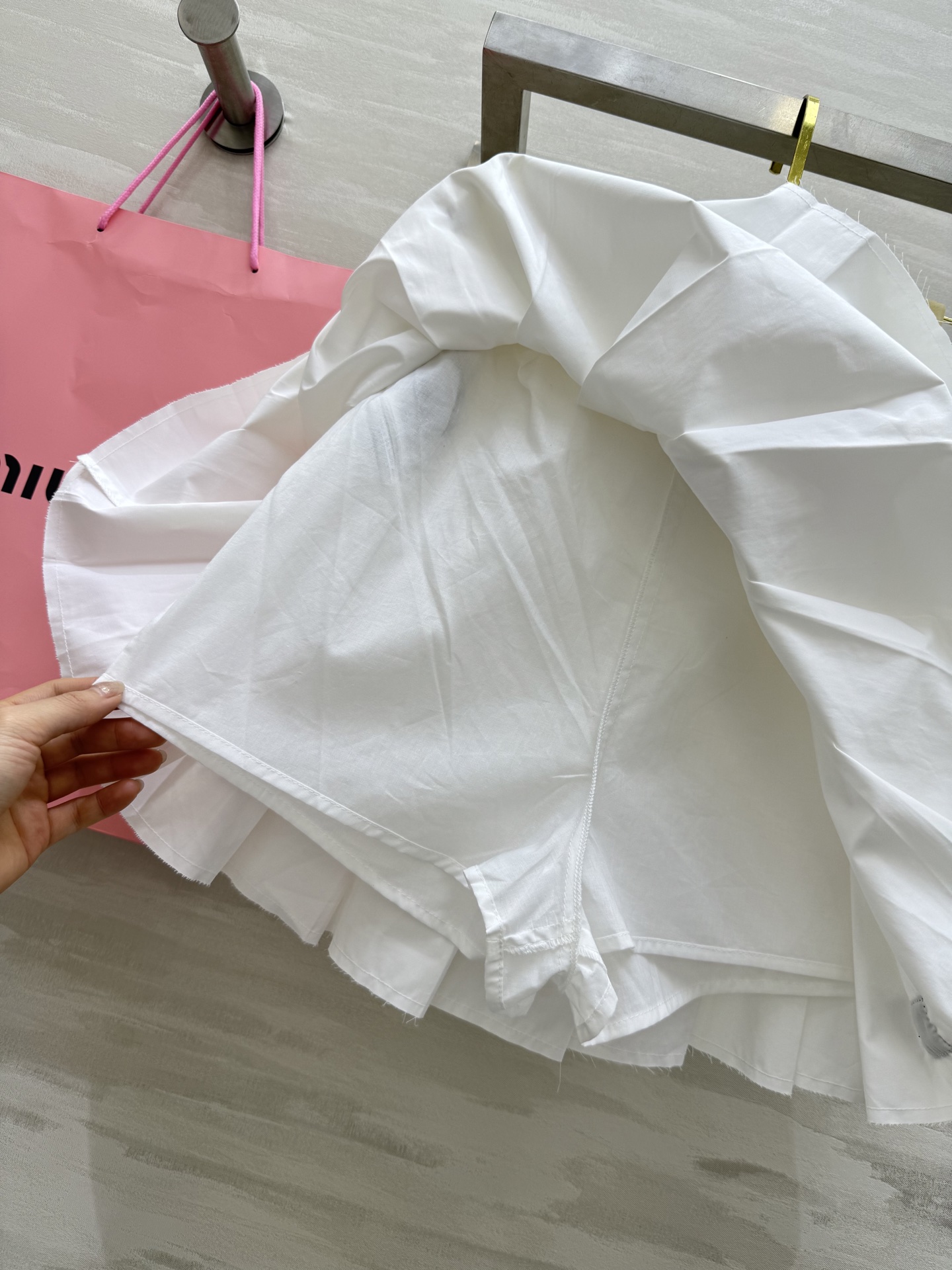 #Miumi♡²⁵早秋新款 白开水穿搭 高级感学院风百褶半裙 进口纯棉质地亲肤舒适 高品质 现货来siz