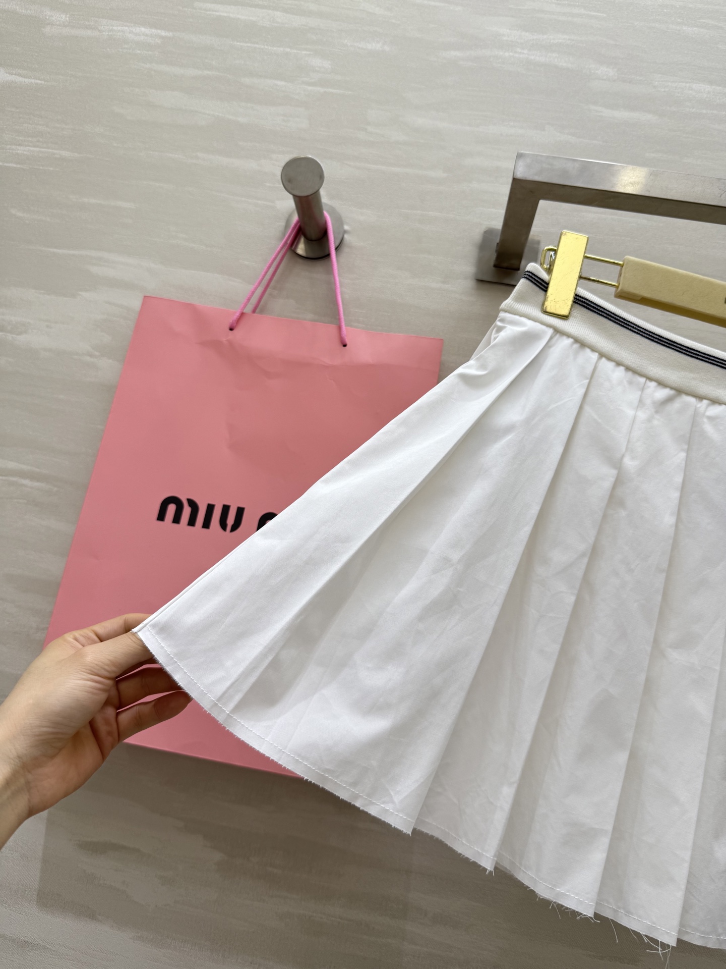 #Miumi♡²⁵早秋新款 白开水穿搭 高级感学院风百褶半裙 进口纯棉质地亲肤舒适 高品质 现货来siz