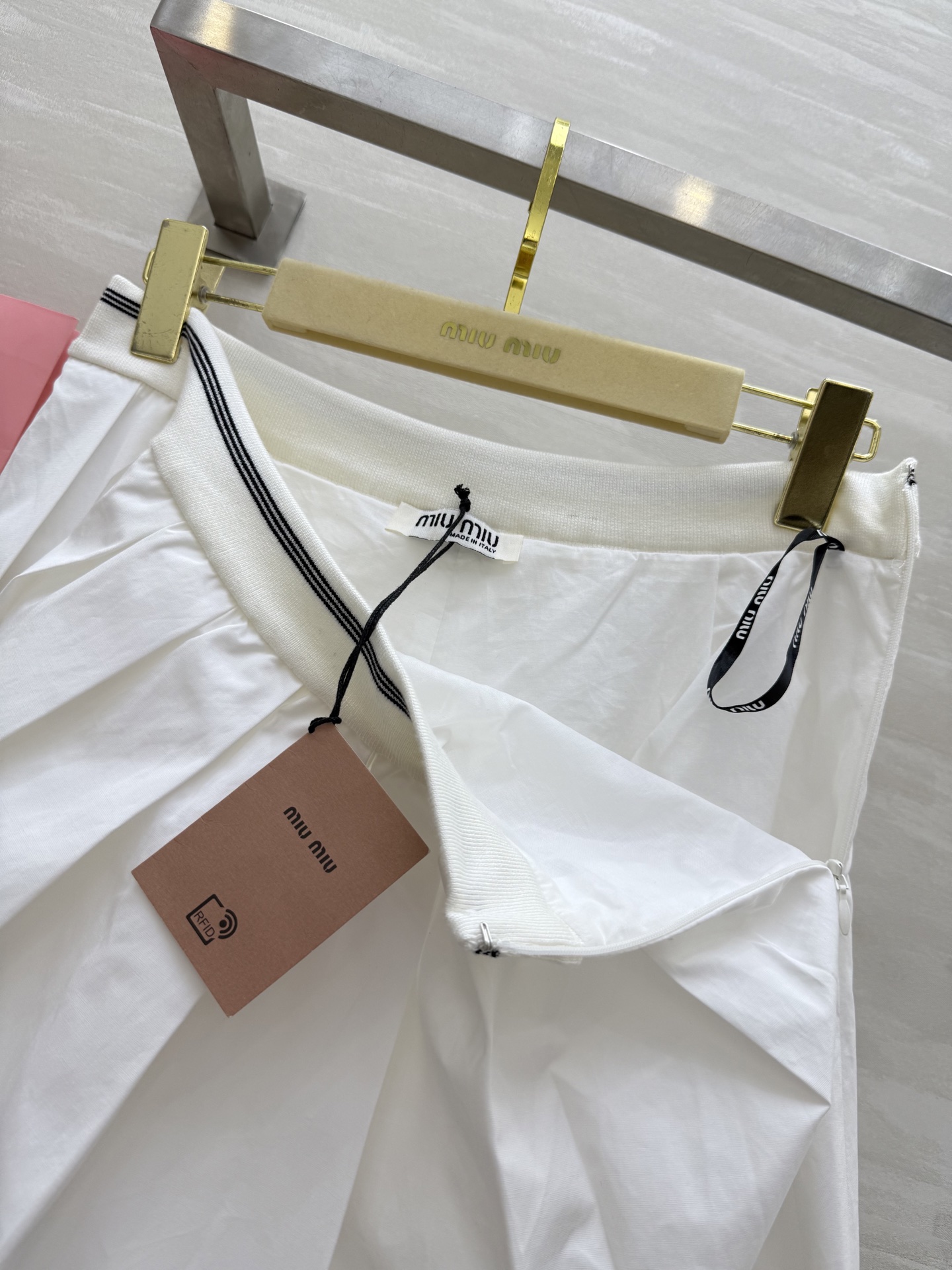 #Miumi♡²⁵早秋新款 白开水穿搭 高级感学院风百褶半裙 进口纯棉质地亲肤舒适 高品质 现货来siz