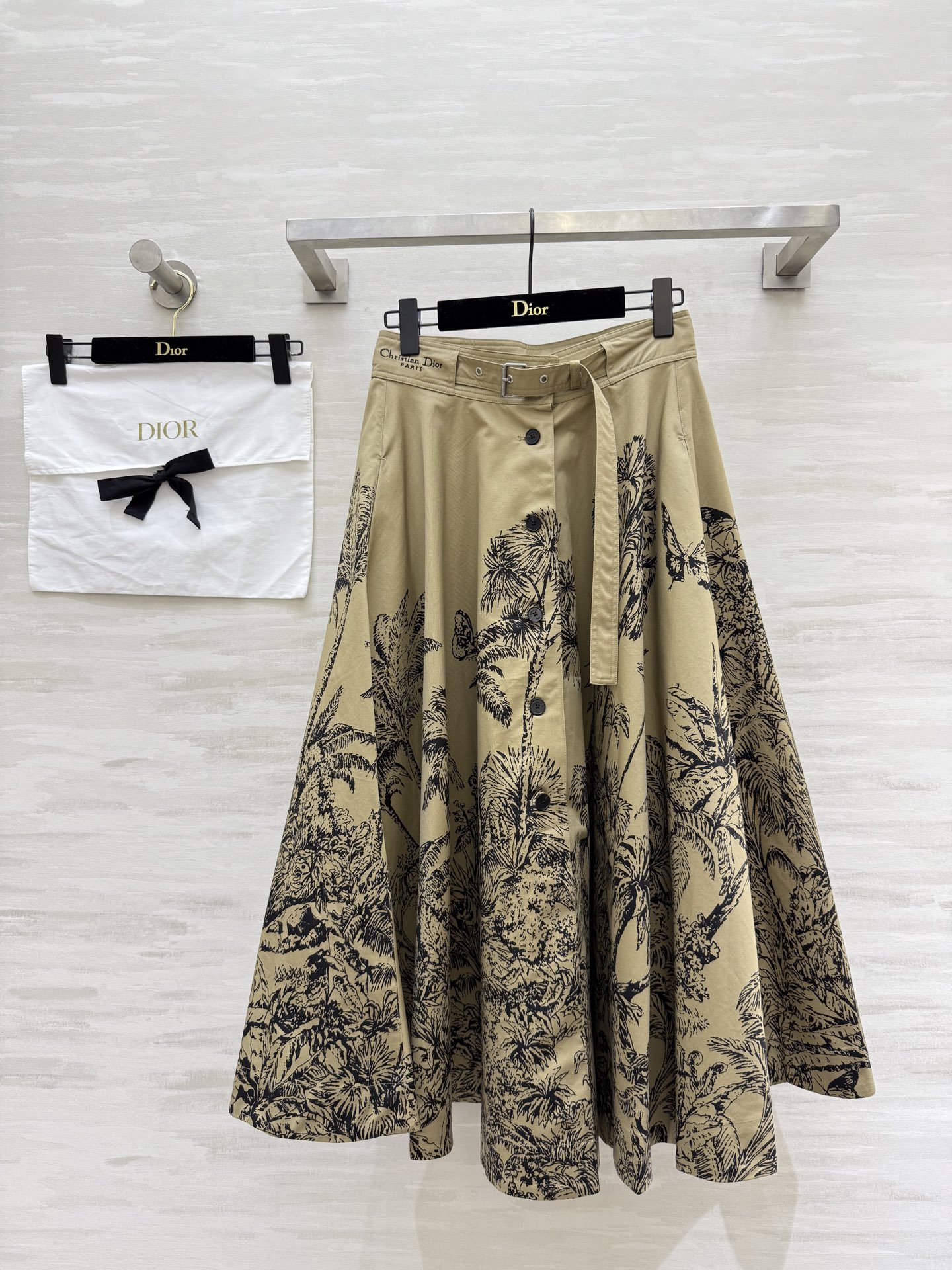 NO:480755,#DIO early autumn new style jungle print vacation series skirt elegant high-quality customization spot first-time sizeS/M/L (size size 66, skirt length 84), dior, skirts, alexander wang19860909#DIO早秋新款 丛林印花度假系列 半裙 优雅高级 高品质定制 现货首发sizeS/M/L（s码腰围66,裙长84）,,dior,skirts,alexander wang,Women's clothing